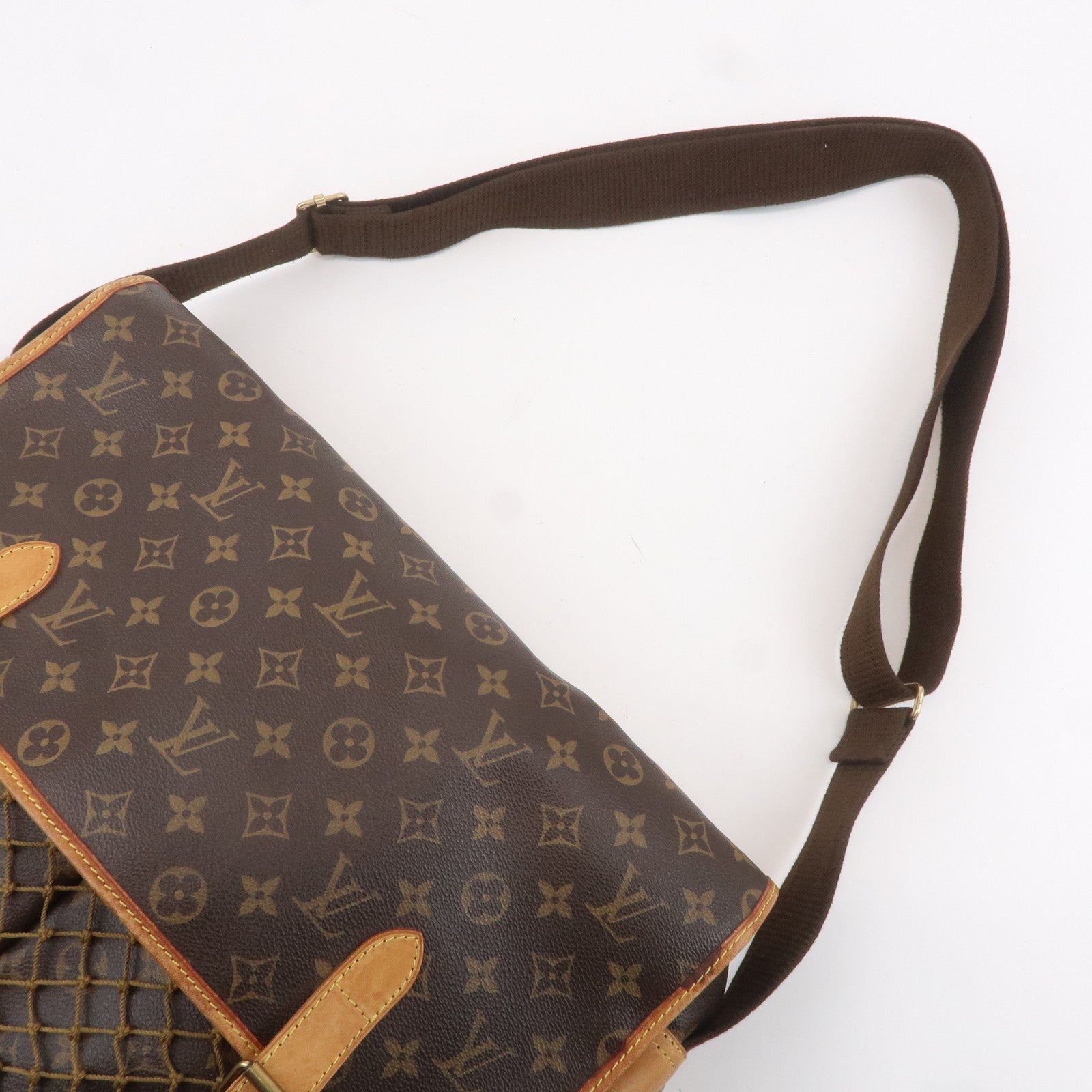 Louis Vuitton Monogram Gongo MM Shoulder Bag Brown M40116