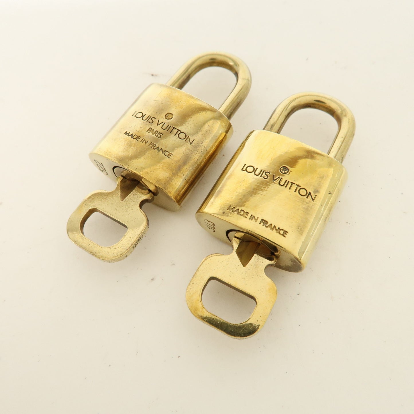 Louis Vuitton Set of 10 Lock & Key Cadena Key Lock Gold