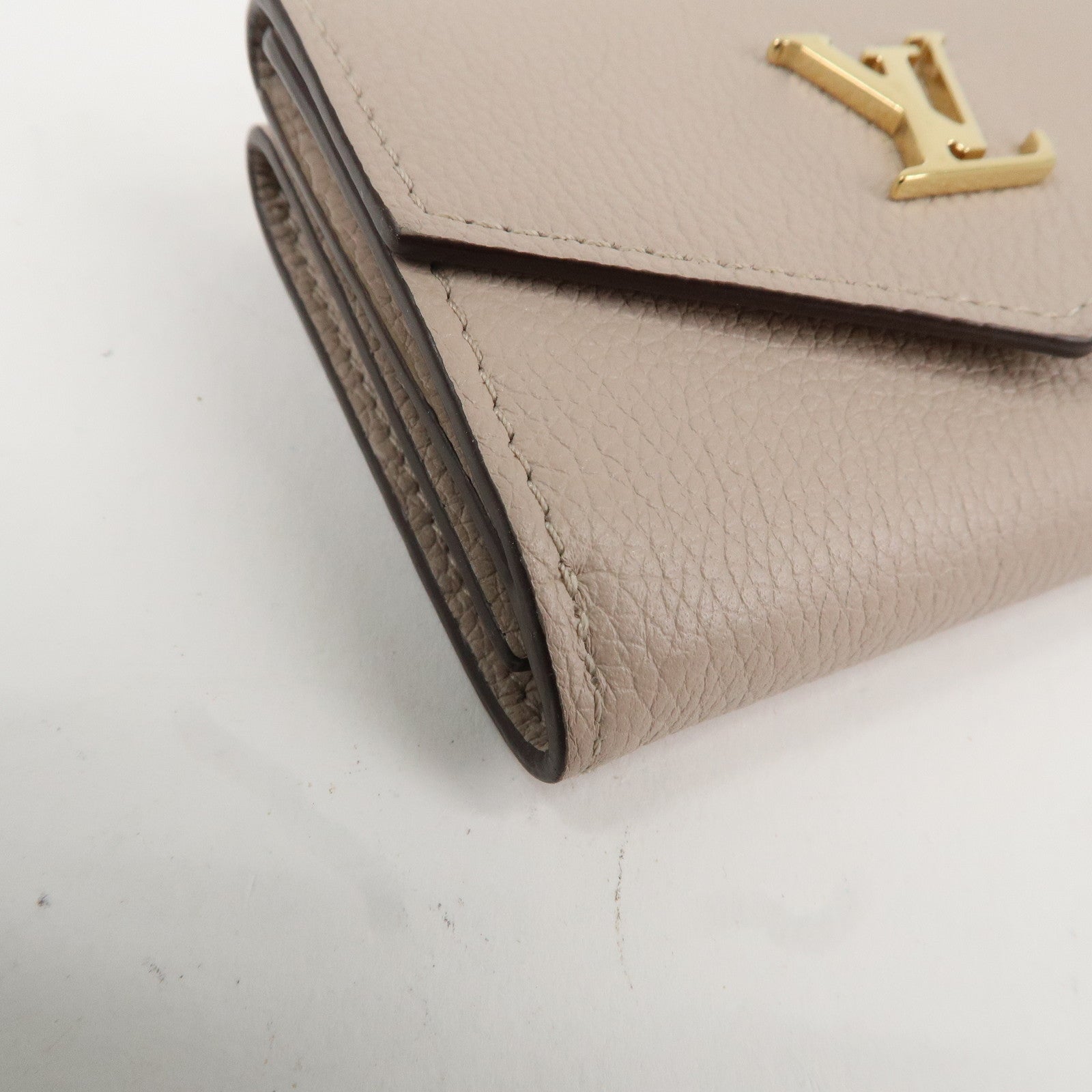 Louis Vuitton Portefeuille Lock Mini Wallet Greige M69340