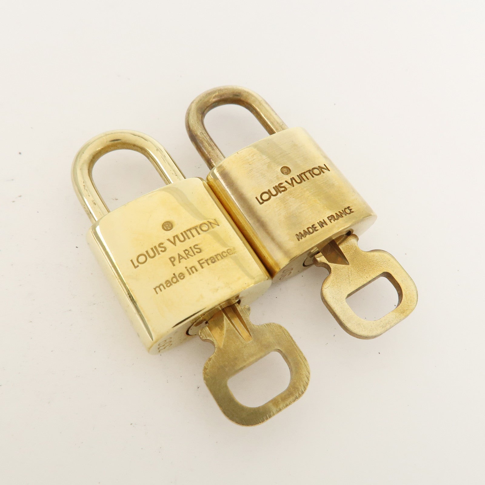 Louis Vuitton Set of 10 Lock & Key Cadena Key Lock Metal Gold