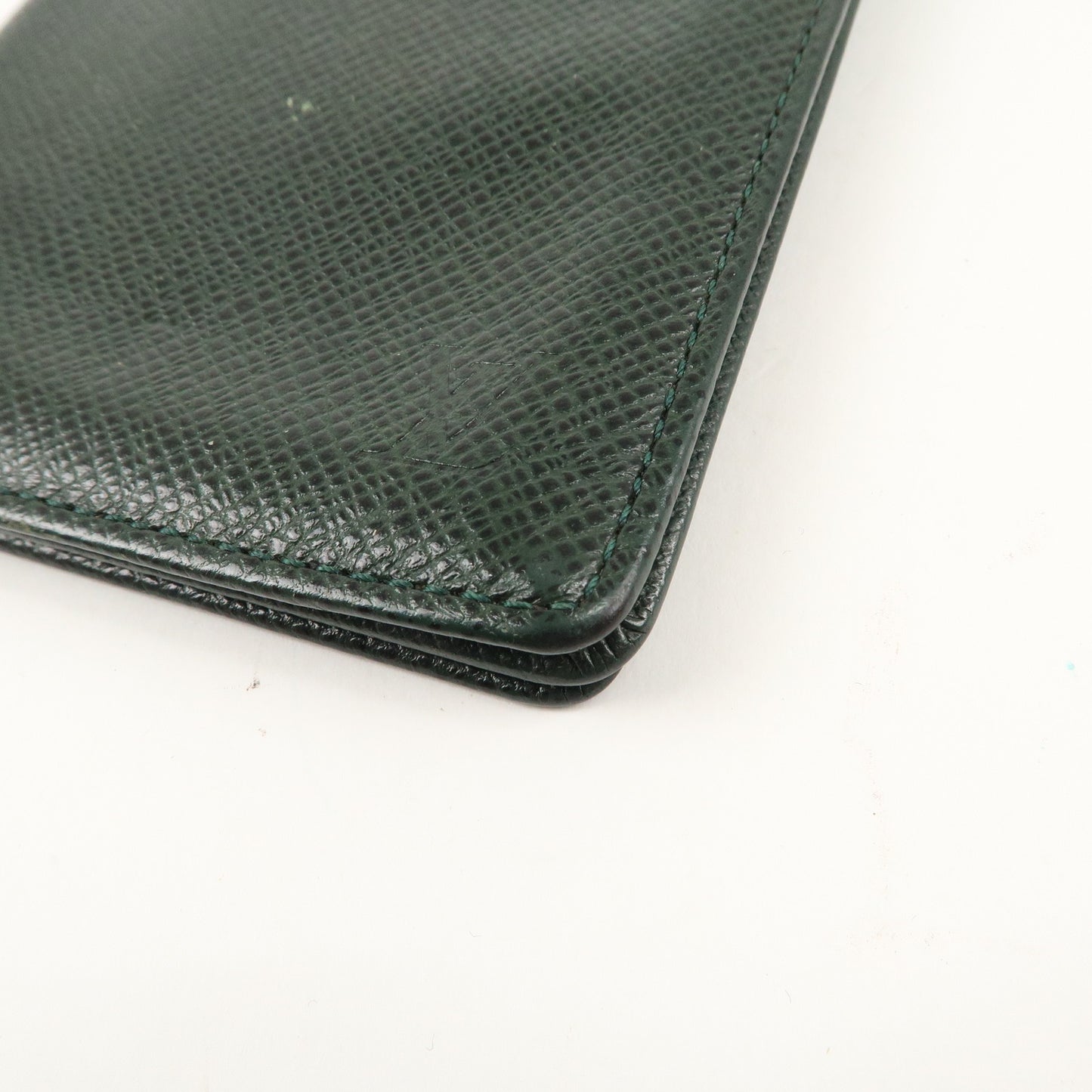 Louis Vuitton Taiga Porte Cartes Credit Bi-fold Wallet M31008