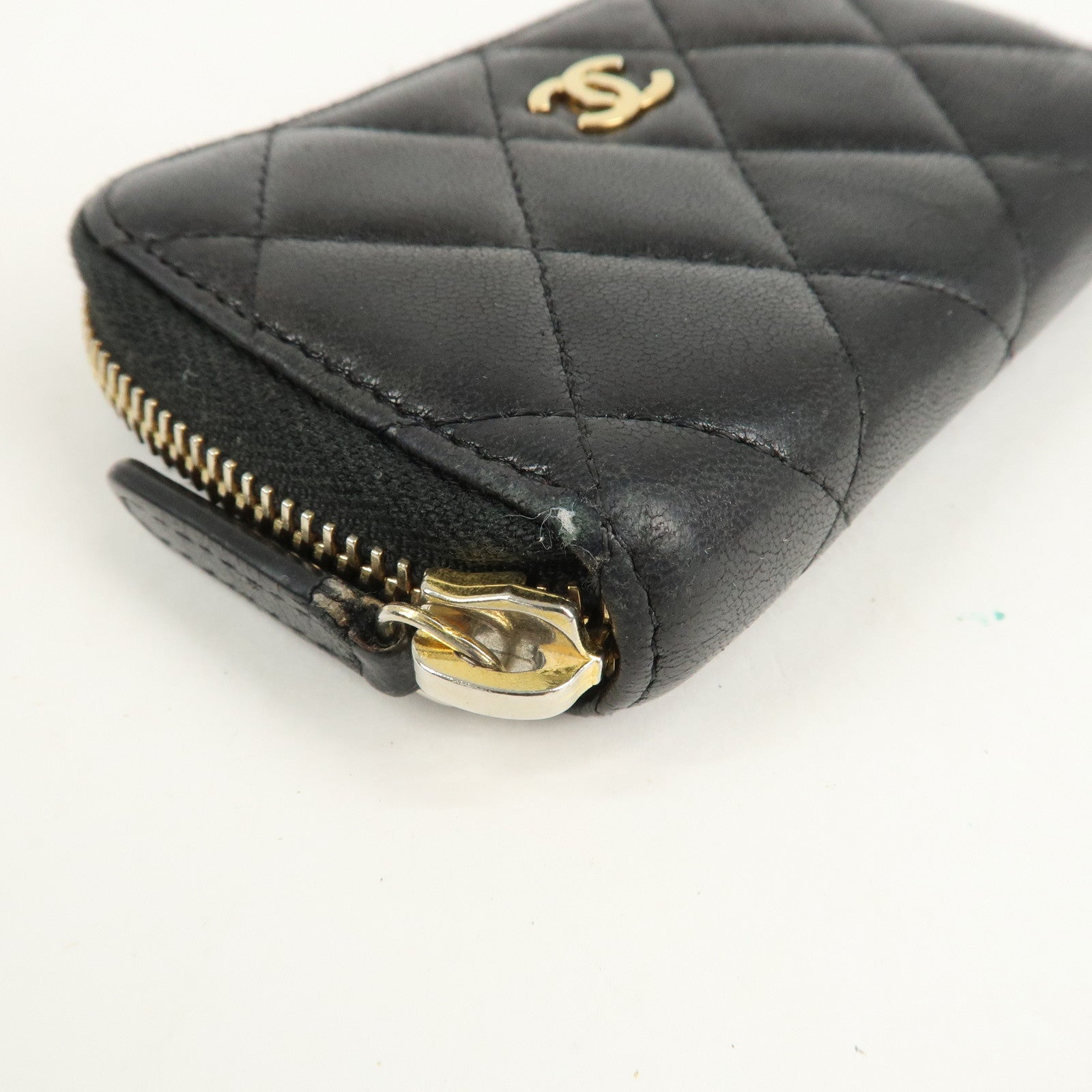 CHANEL Matelasse Lamb Skin Zip Around Coin Case Black A69271 Used