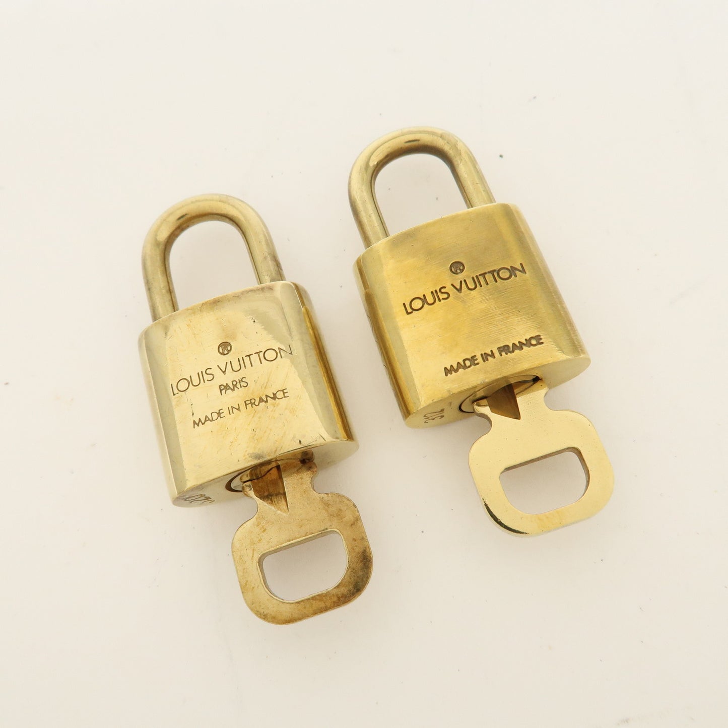 Louis Vuitton Set of 10 Lock & Key Cadena Key Lock Gold