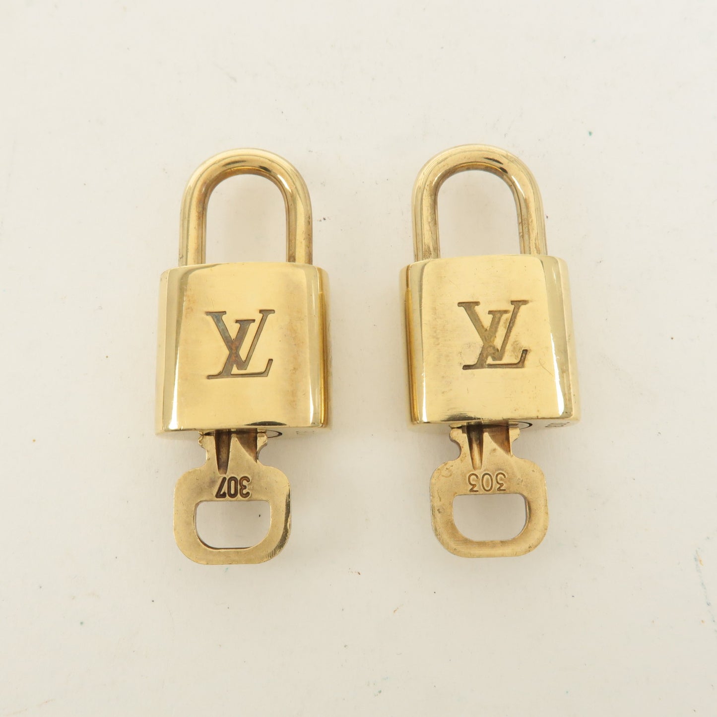 Louis Vuitton Set of 10 Lock & Key Cadena Key Lock Gold