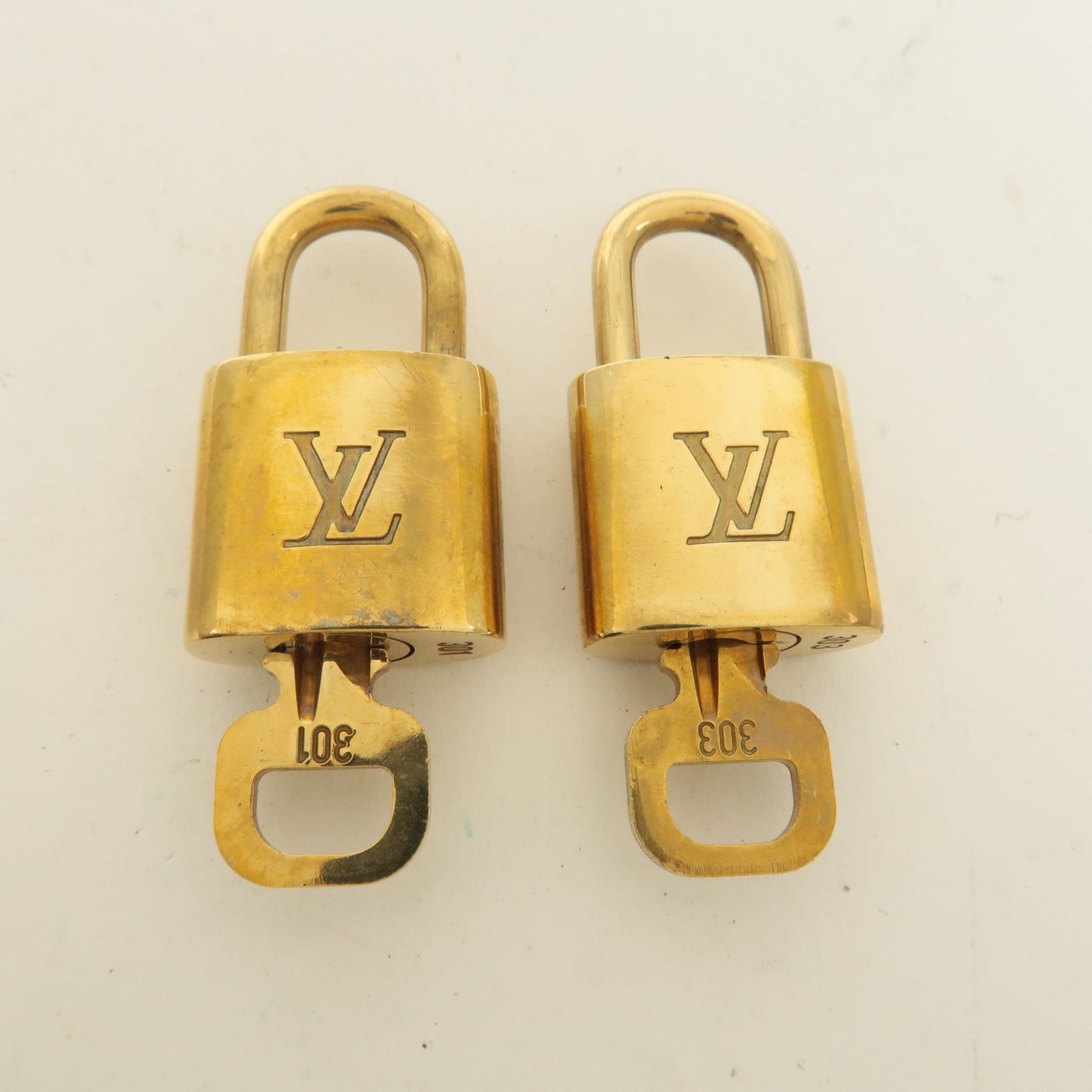 Louis Vuitton Set of 10 Lock & Key Cadena Key Lock Gold