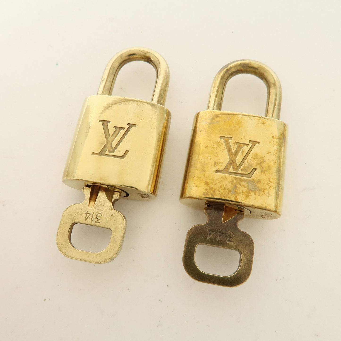 Louis Vuitton Set of 10 Lock & Key Cadena Key Lock Gold