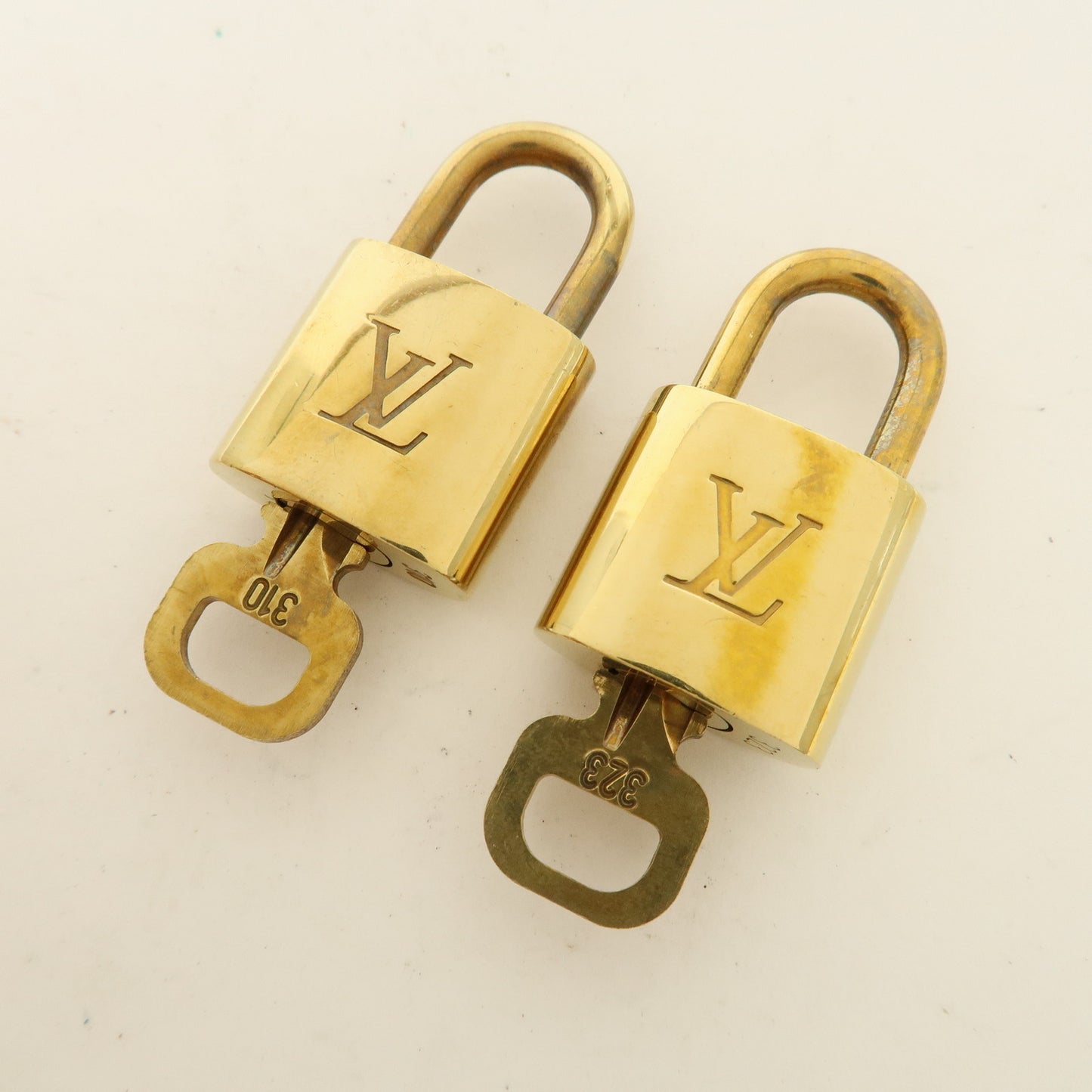 Louis Vuitton Set of 10 Lock & Key Cadena Key Lock Gold