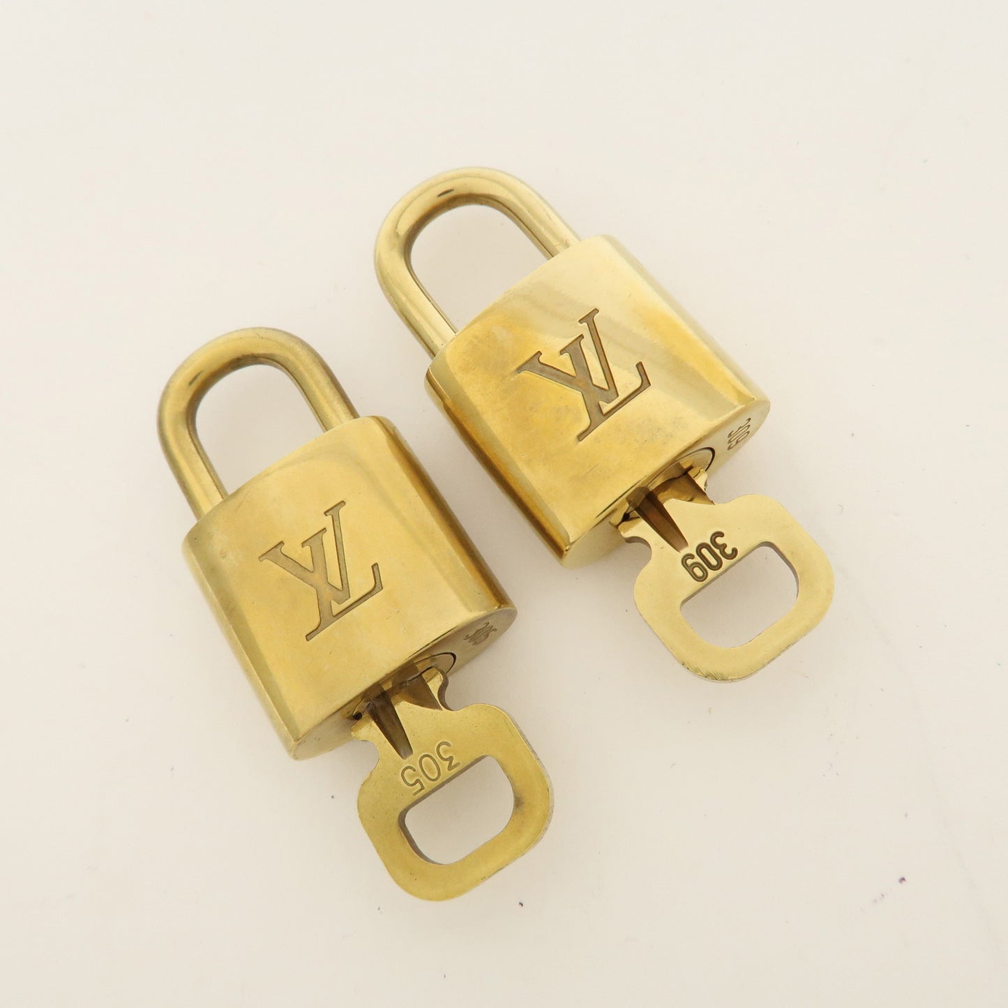 Louis Vuitton Set of 10 Lock & Key Cadena Key Lock Gold