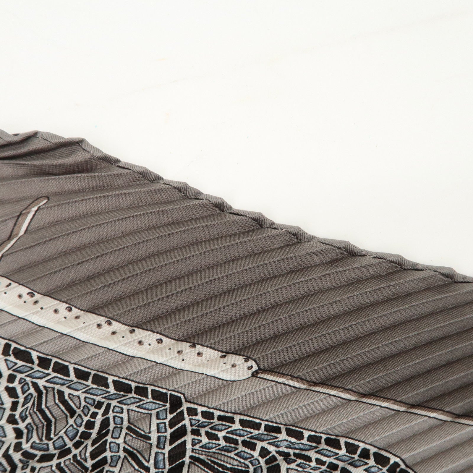 HERMES Silk 100% Pleats Carre Scarf LIBRES COMME L'AIR Gray Used