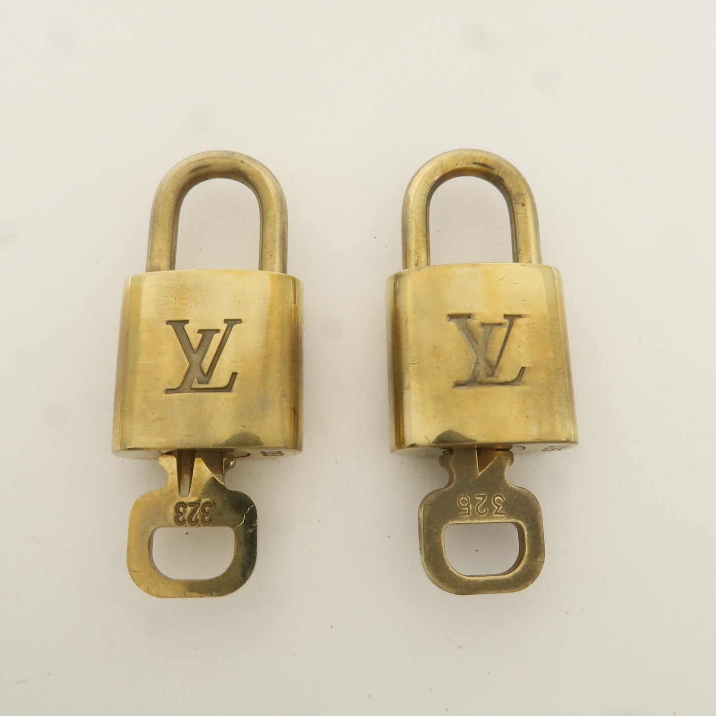 Louis Vuitton Set of 10 Lock & Key Cadena Key Lock Gold