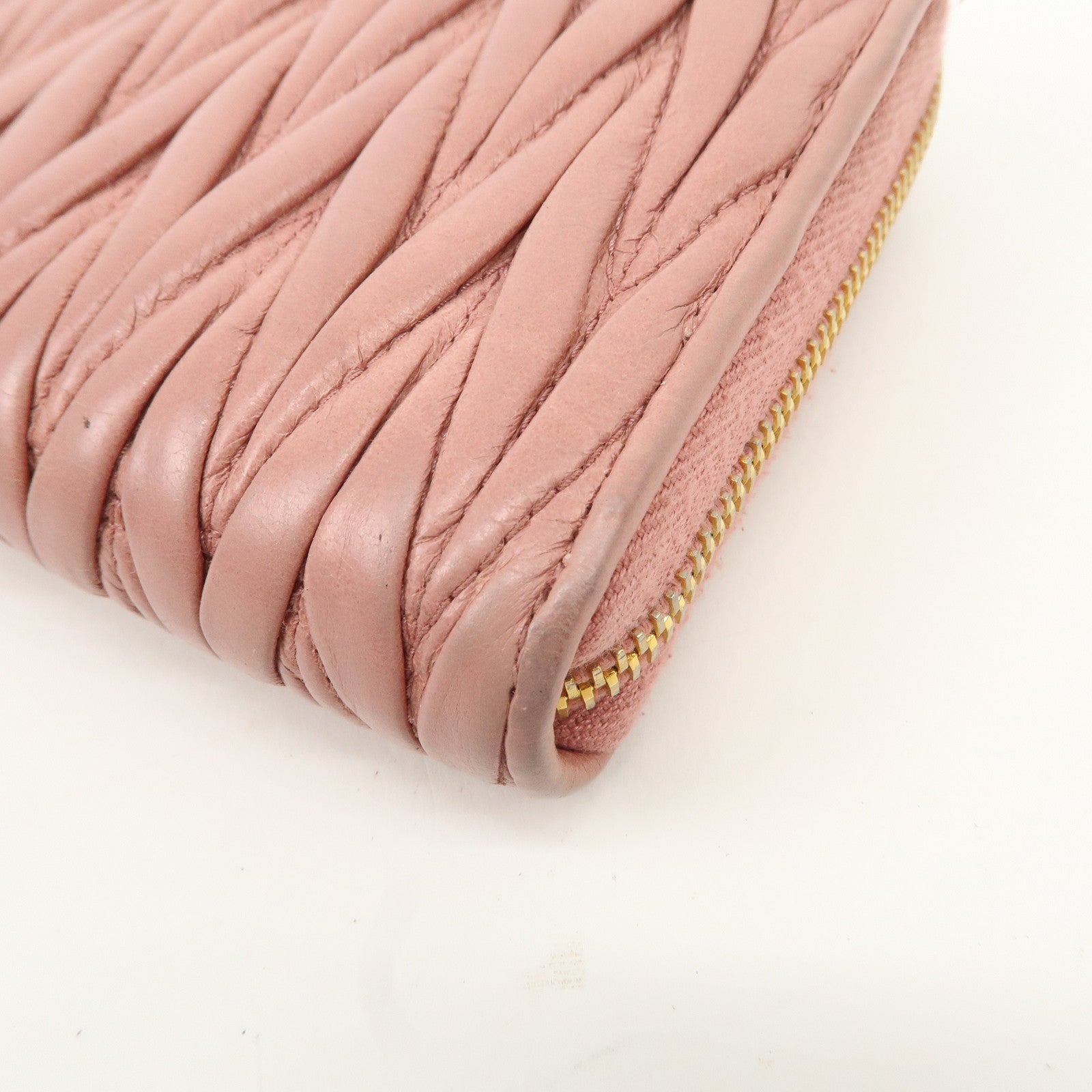 MIU MIU Matelasse Leather Round Zippy Long Wallet Pink 5ML506