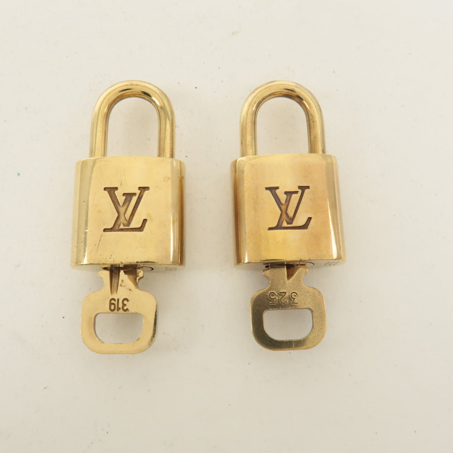 Louis Vuitton Set of 10 Lock & Key Cadena Key Lock Gold