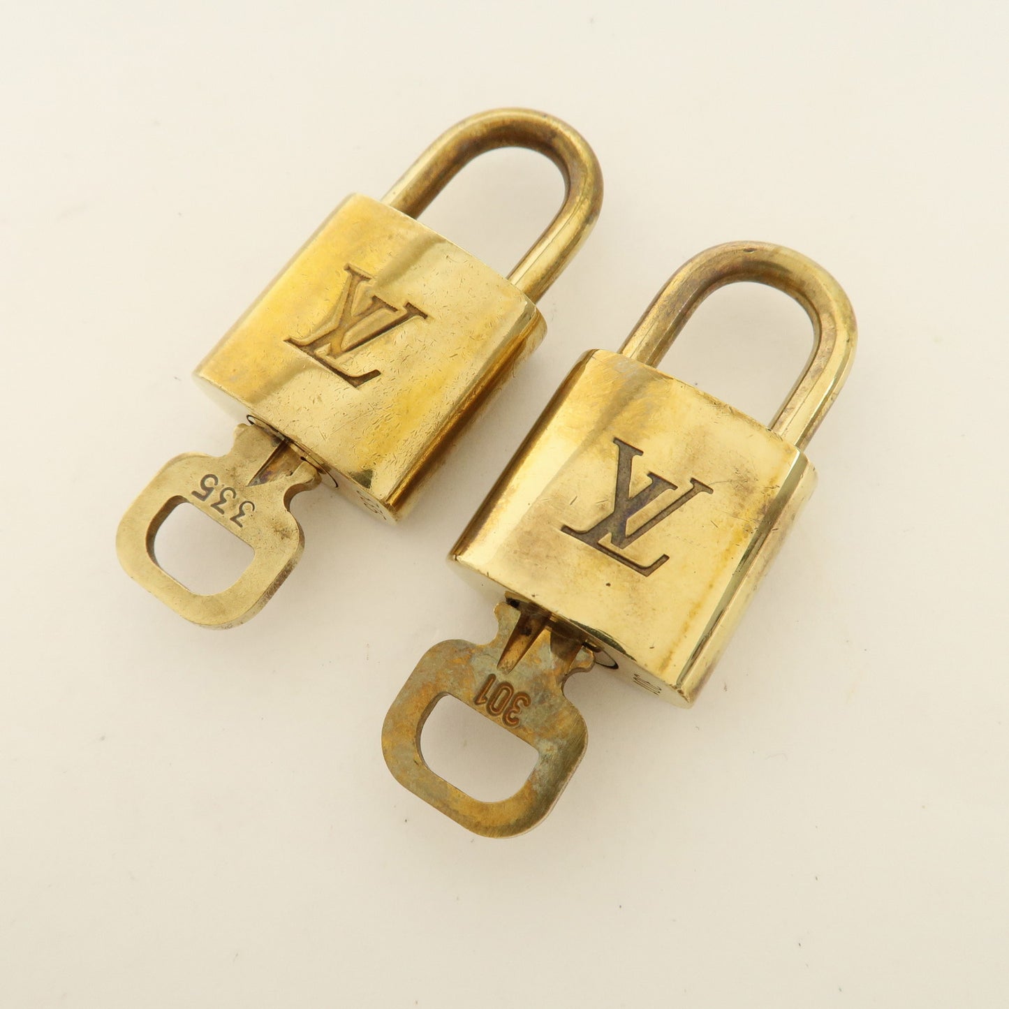 Louis Vuitton Set of 10 Lock & Key Cadena Key Lock Gold