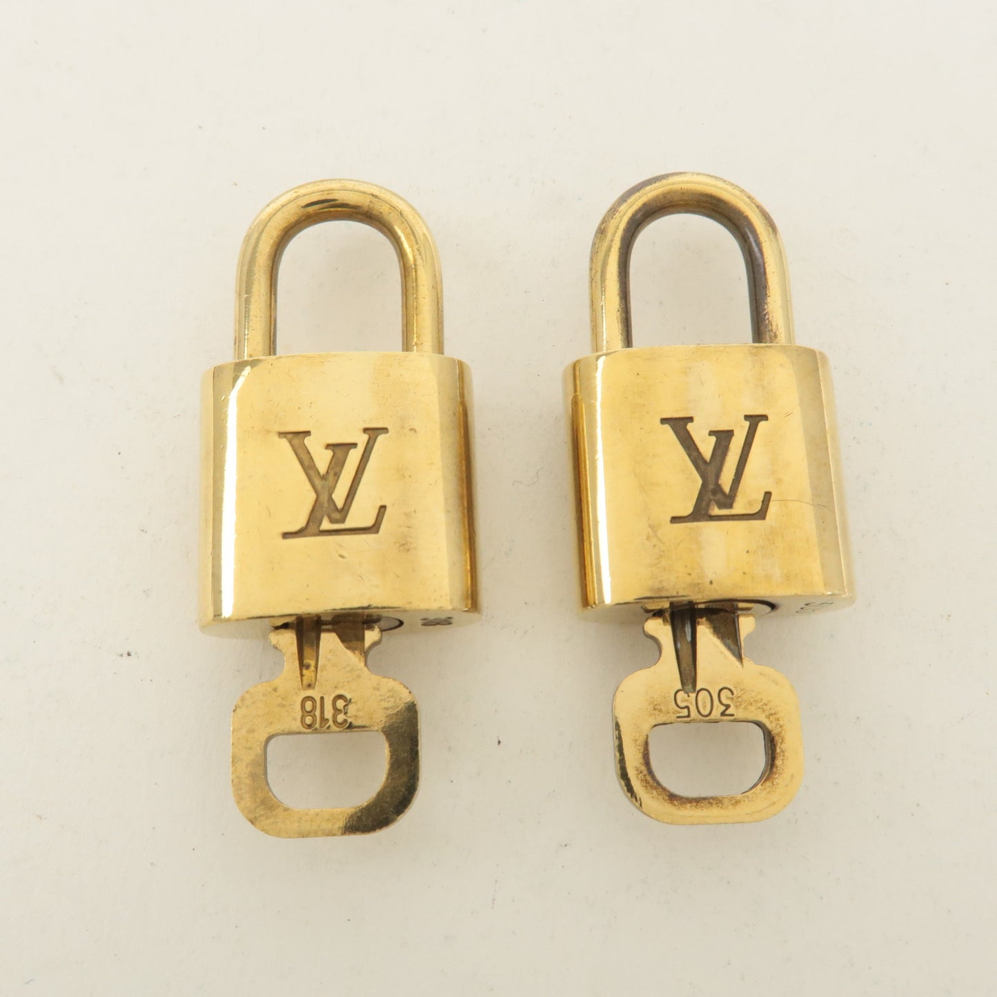 Louis Vuitton Set of 10 Lock & Key Cadena Key Lock Gold