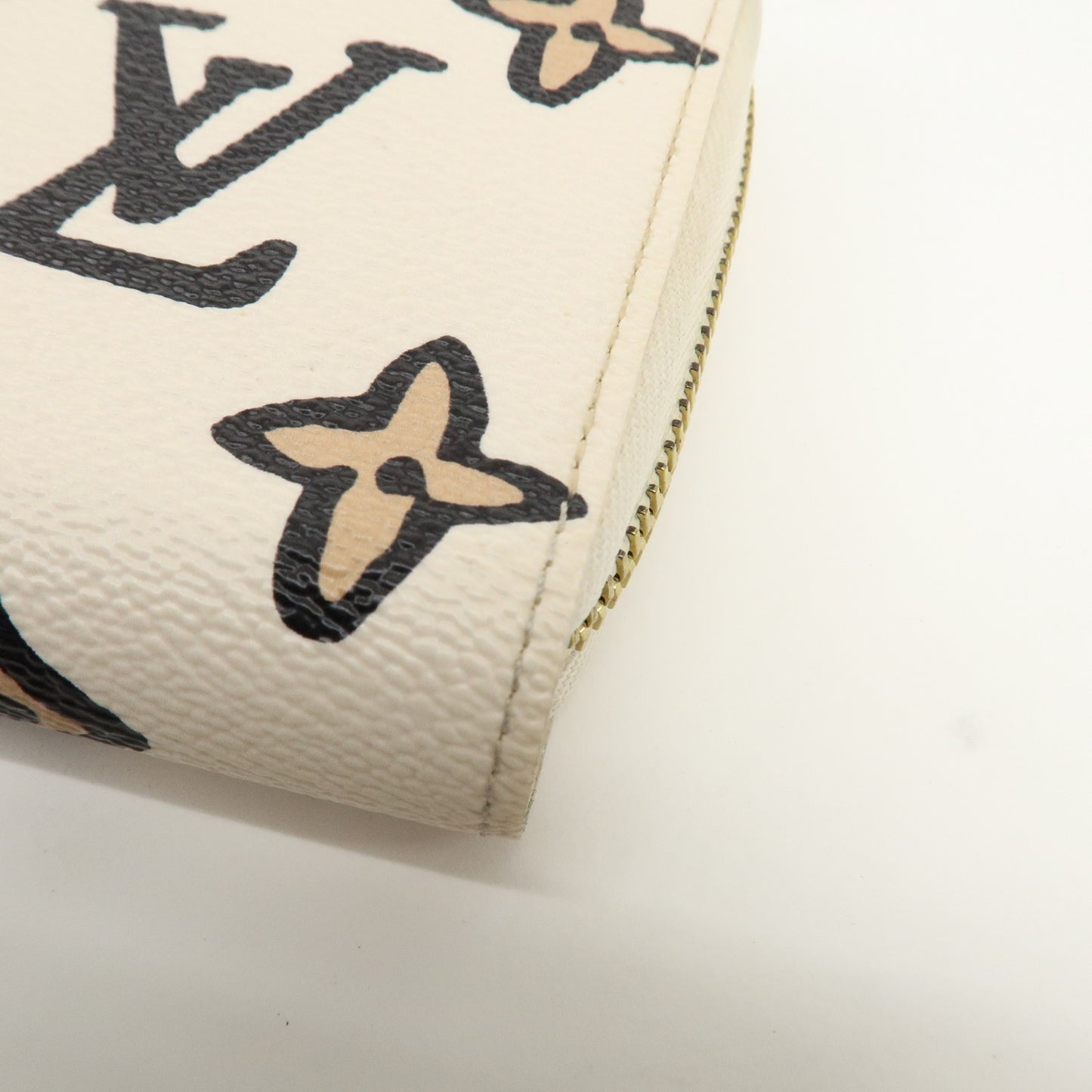 Louis Vuitton Monogram Wild At Heart Zippy Wallet Creme M80676