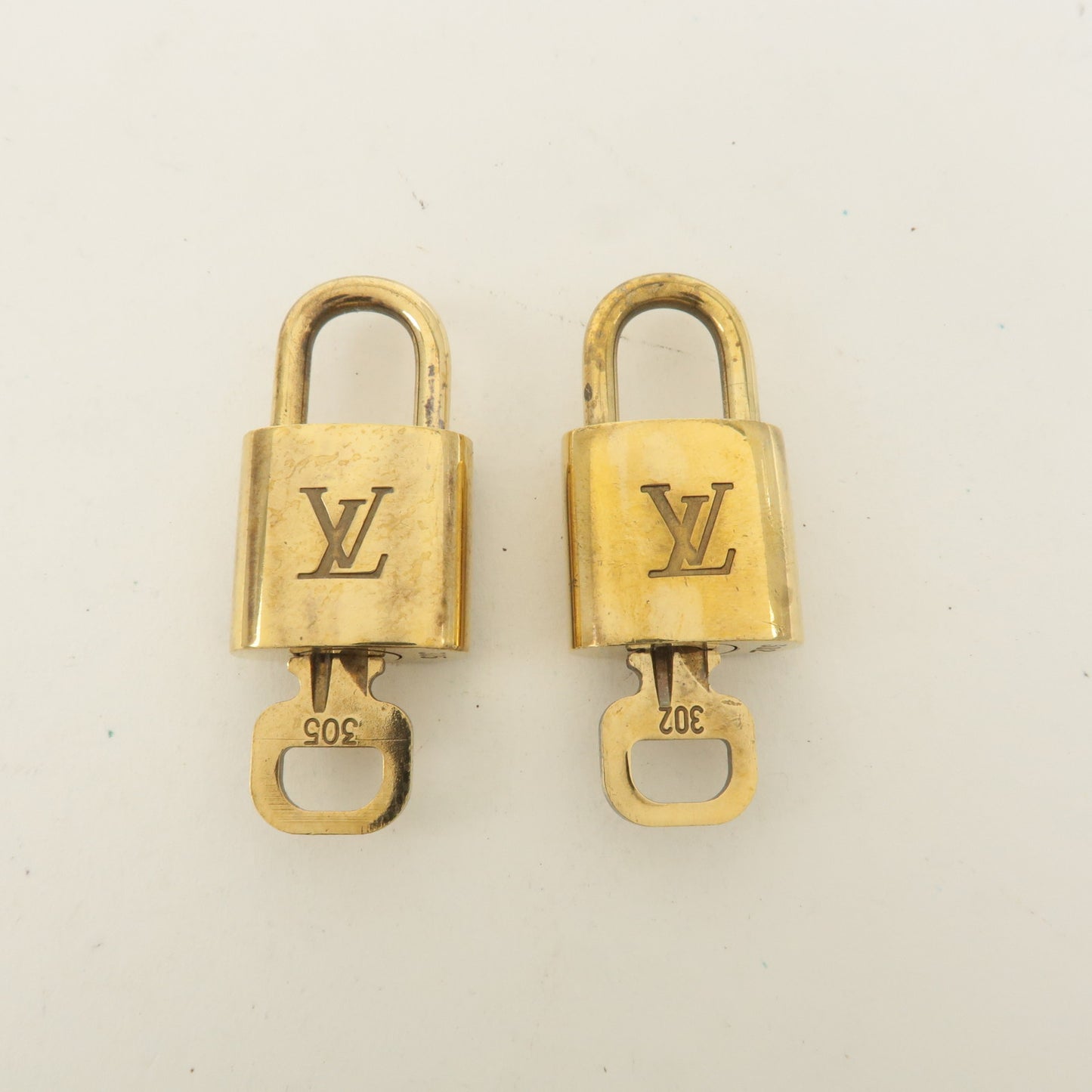 Louis Vuitton Set of 10 Lock & Key Cadena Key Lock Gold