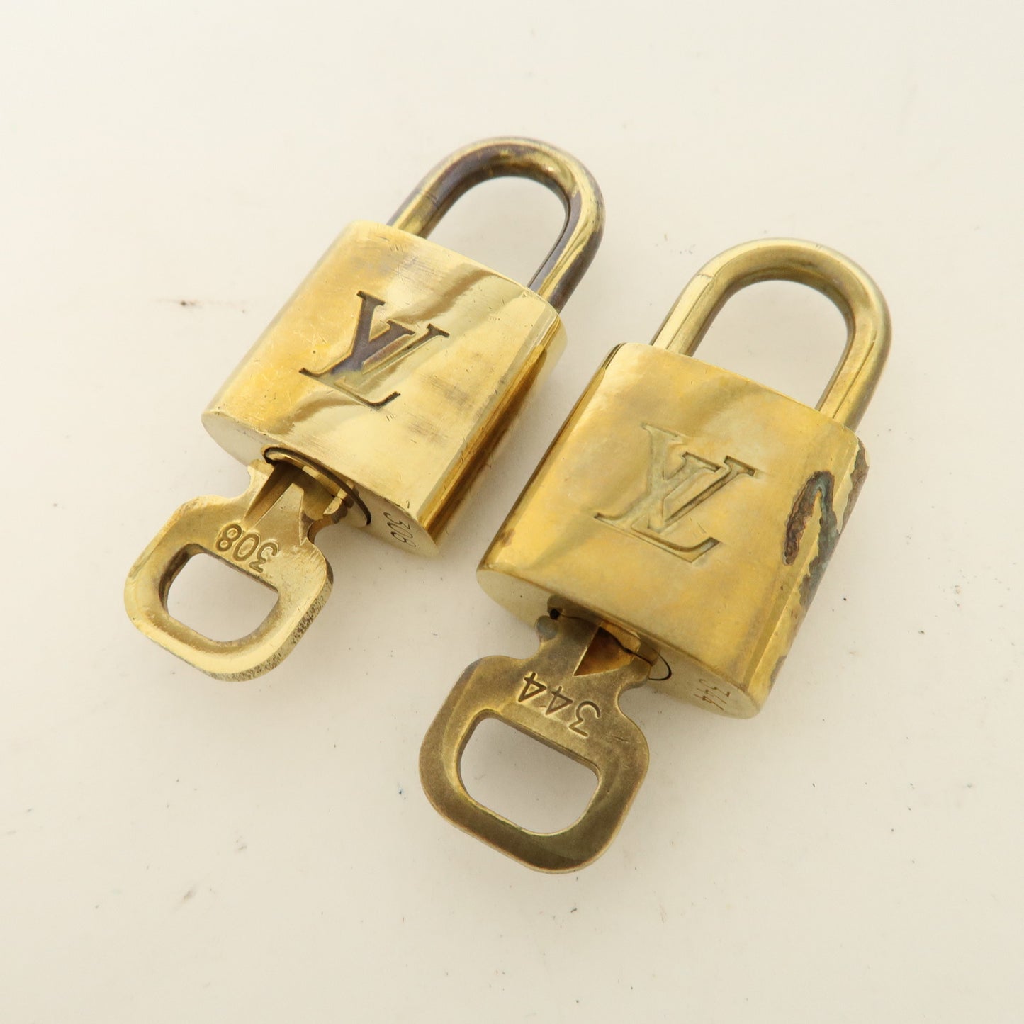 Louis Vuitton Set of 10 Lock & Key Cadena Key Lock Gold