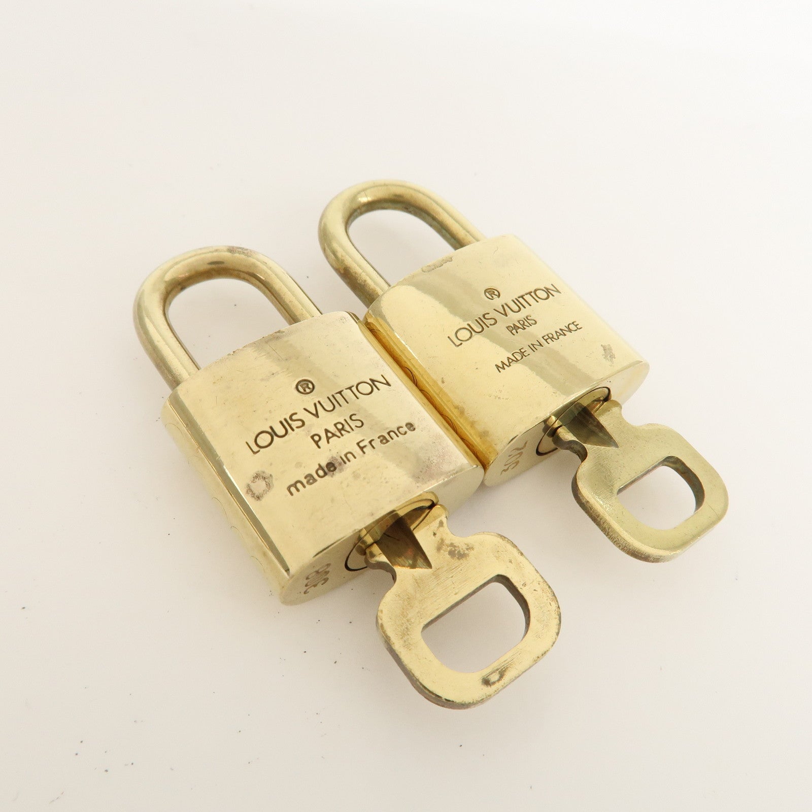 Louis Vuitton Set of 10 Lock & Key Cadena Key Lock Metal Gold