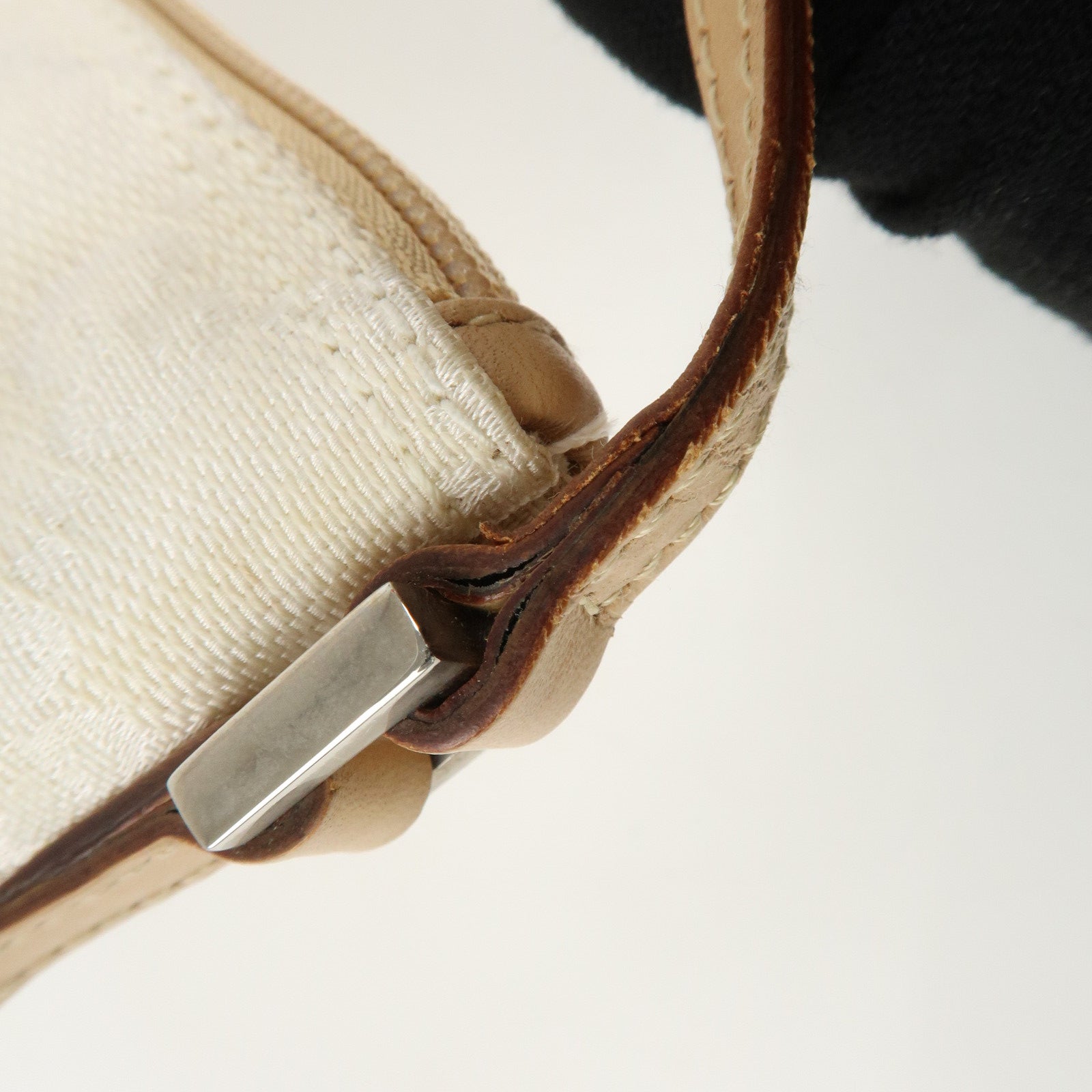 GUCCI Boat Bag GG Canvas Leather Hand Bag White Beige 039.1103 Used