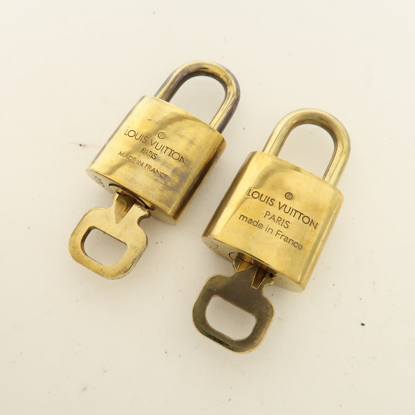 Louis Vuitton Set of 10 Lock & Key Cadena Key Lock Gold