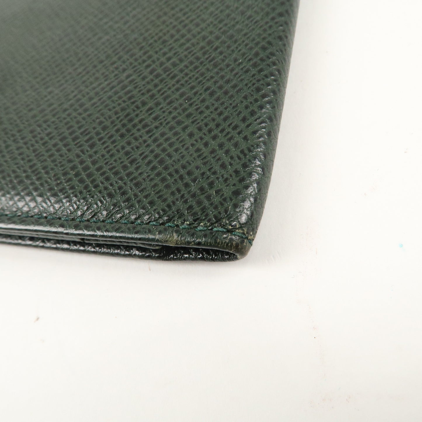 Louis Vuitton Taiga Porte Cartes Credit Bi-fold Wallet M31008