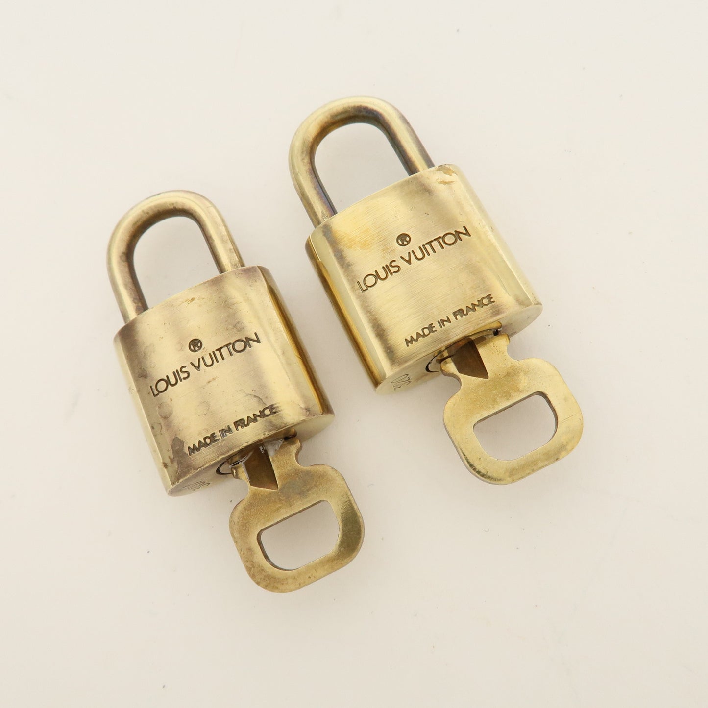 Louis Vuitton Set of 10 Lock & Key Cadena Key Lock Gold