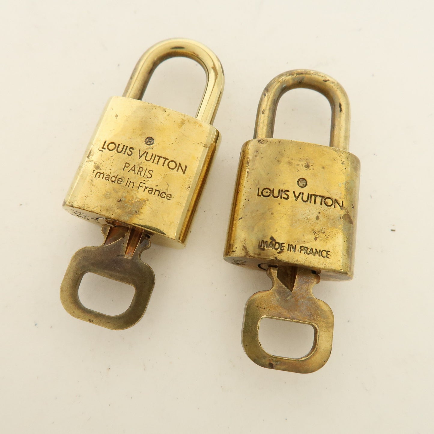 Louis Vuitton Set of 10 Lock & Key Cadena Key Lock Gold