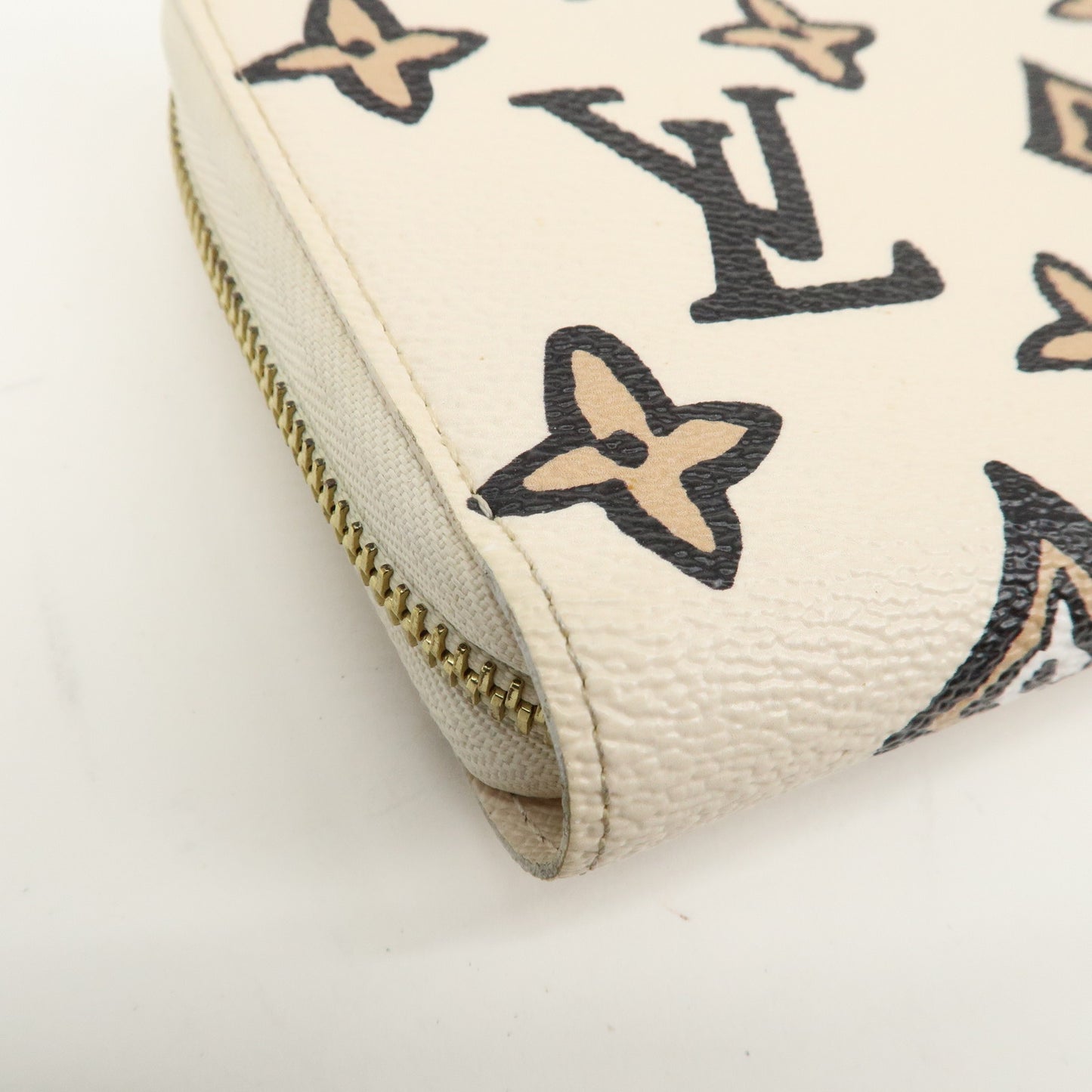 Louis Vuitton Monogram Wild At Heart Zippy Wallet Creme M80676