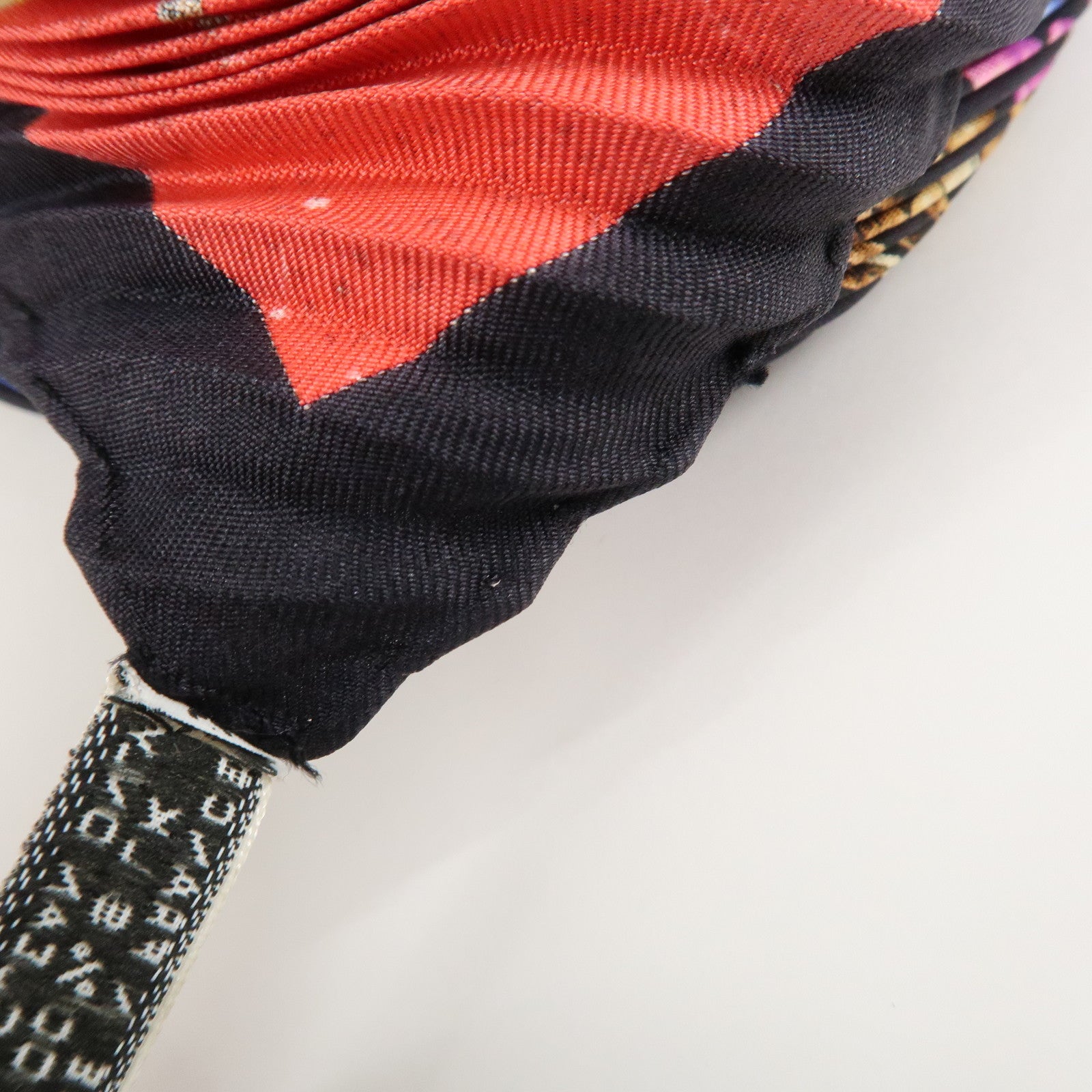 HERMES Silk 100% Pleats Carre PIERRES d' ORIENT et OGGIDENT Scarf Used