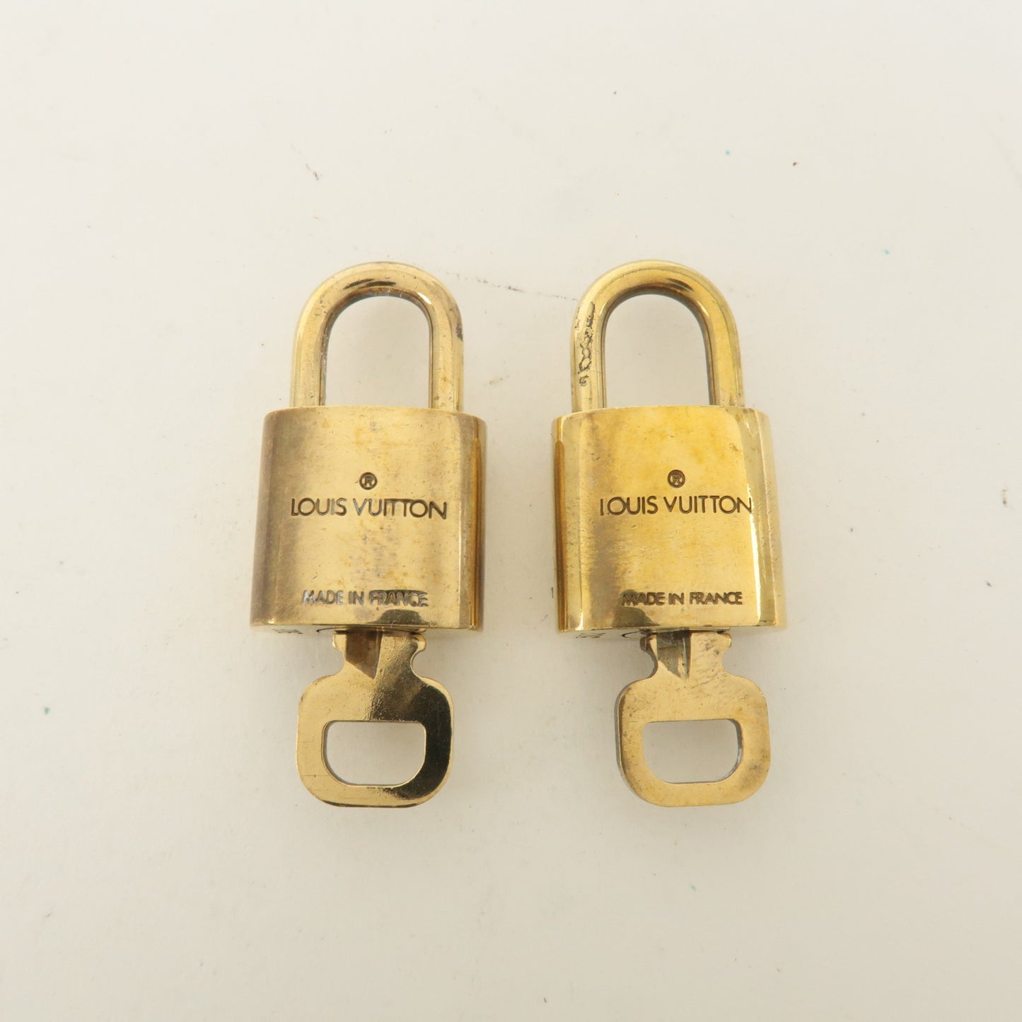 Louis Vuitton Set of 10 Lock & Key Cadena Key Lock Gold