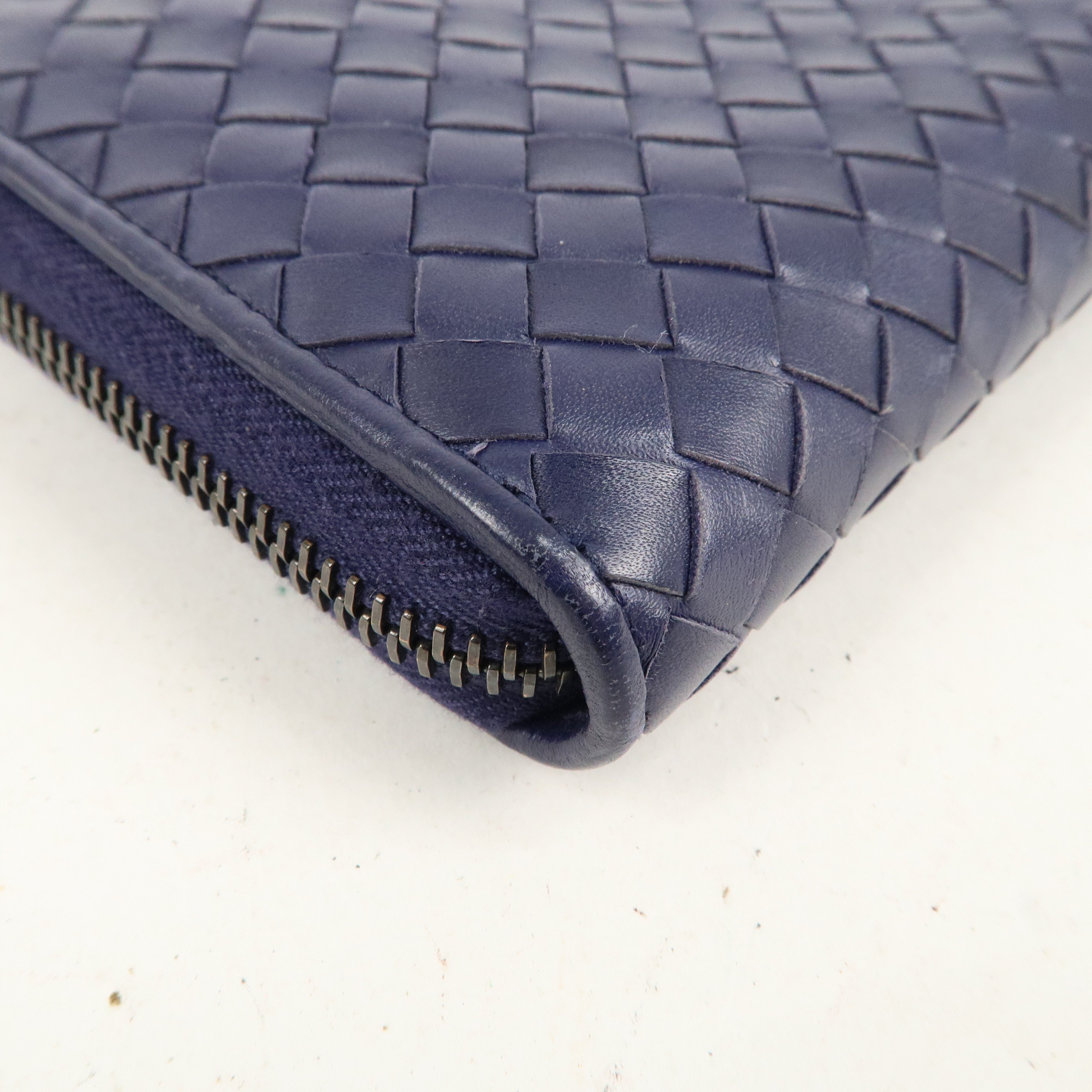 BOTTEGA VENETA Intrecciato Leather Round Zipper Long Wallet