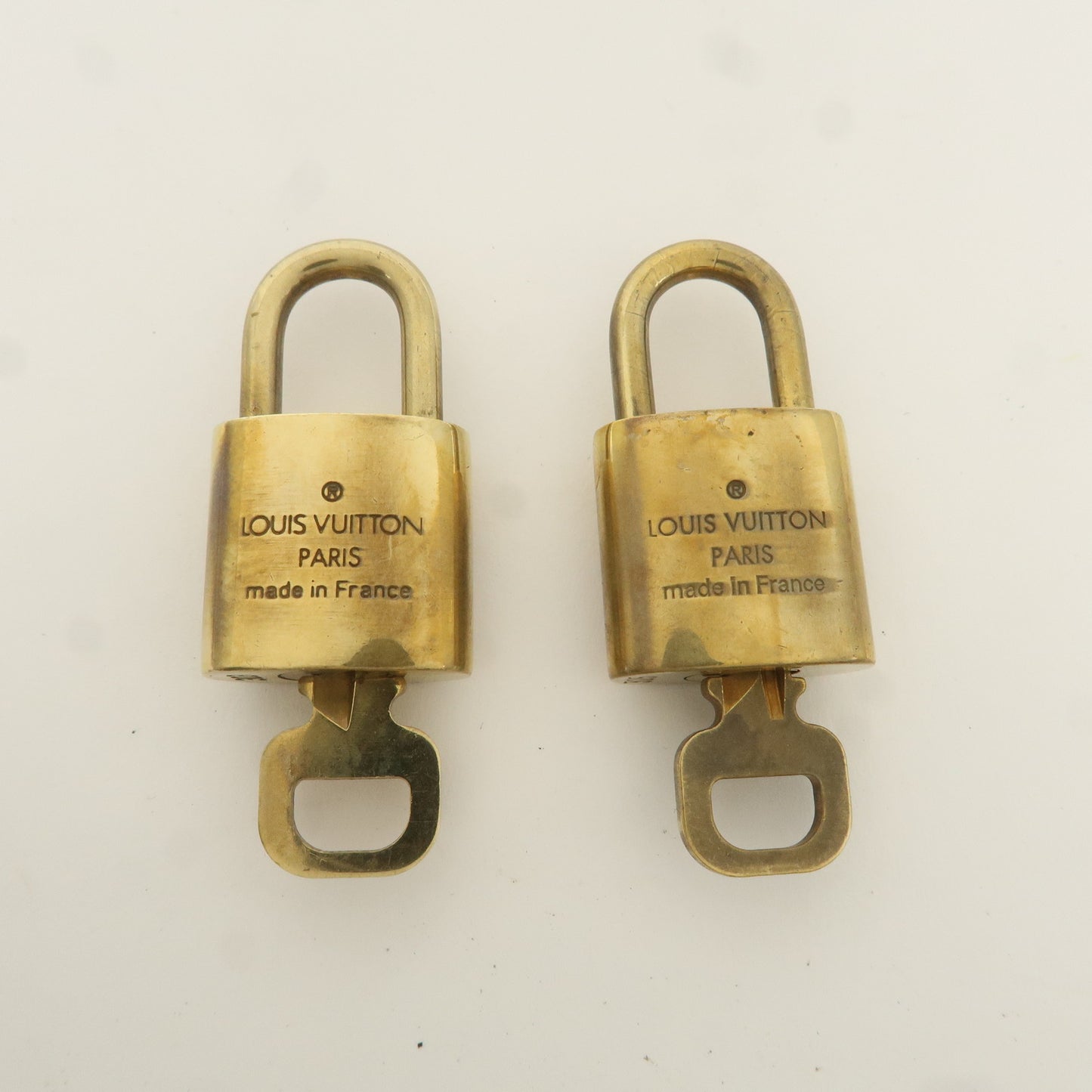 Louis Vuitton Set of 10 Lock & Key Cadena Key Lock Gold