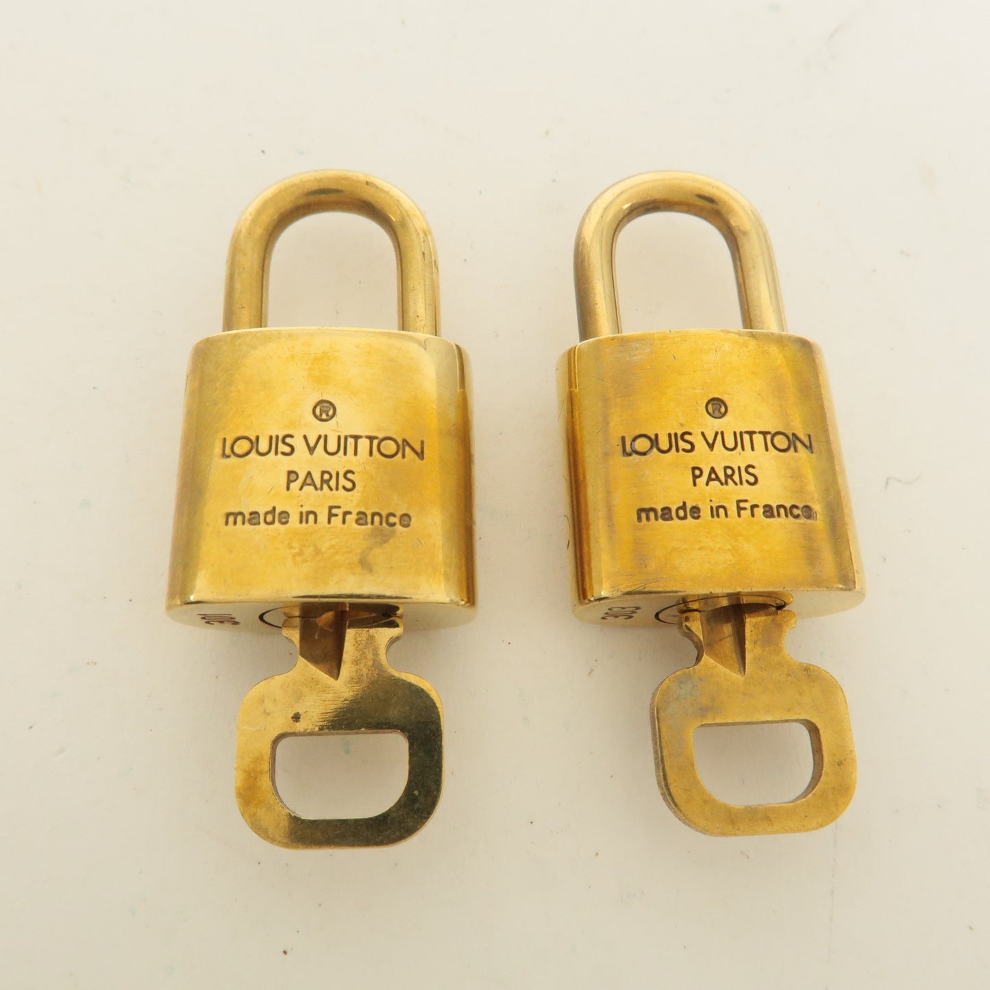 Louis Vuitton Set of 10 Lock & Key Cadena Key Lock Gold