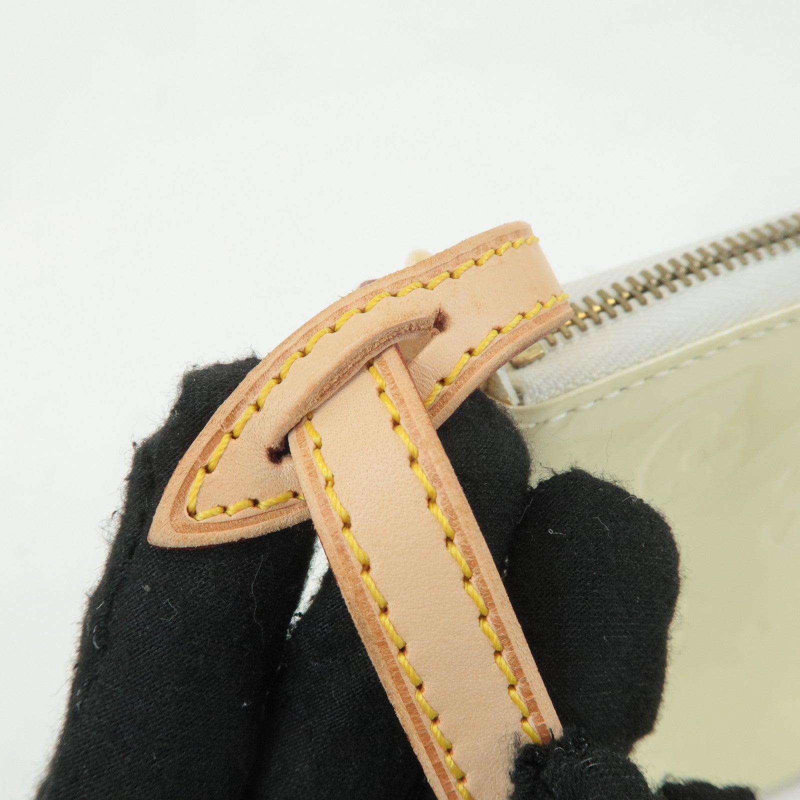 Louis Vuitton Monogram Vernis Mallory Square Hand Bag M91333