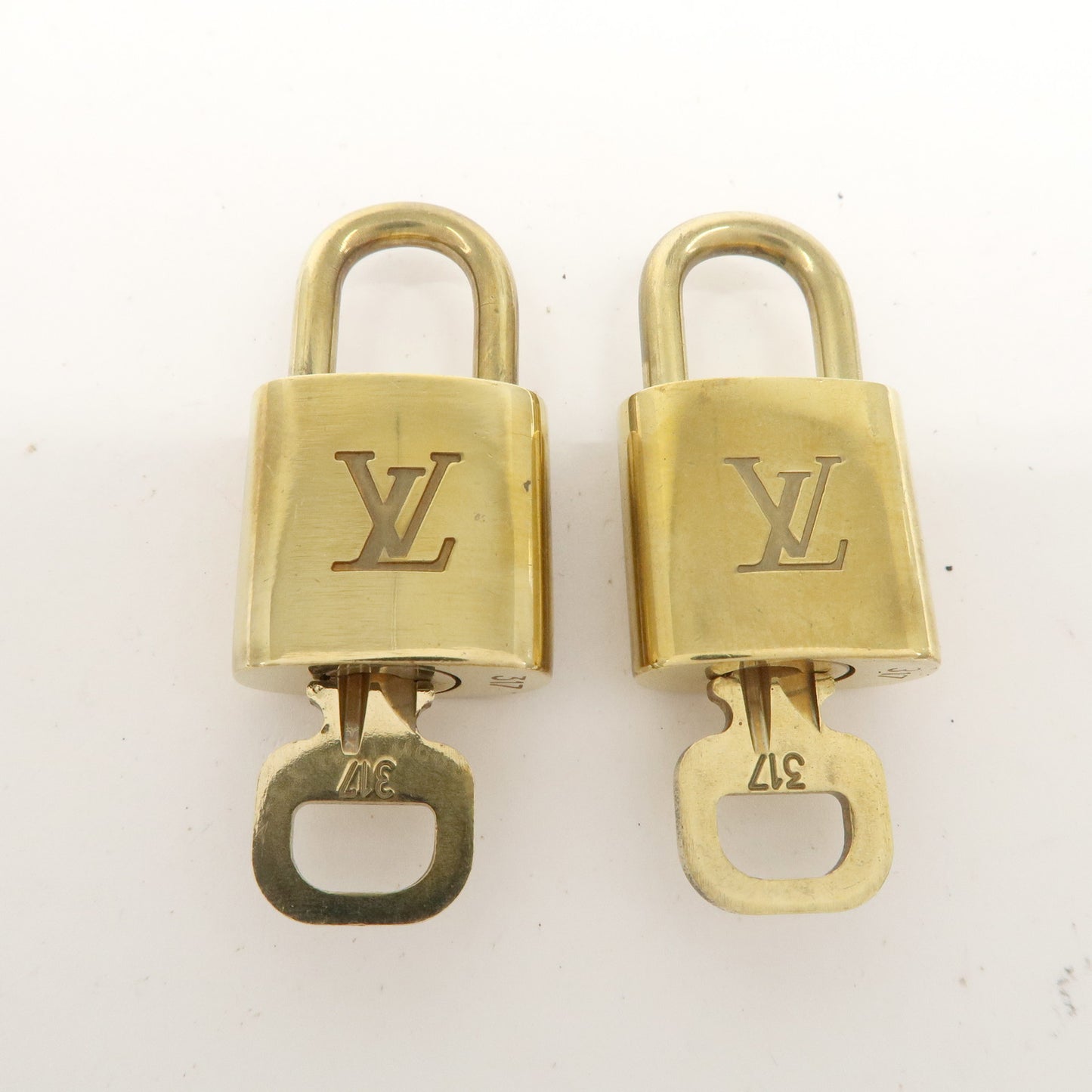 Louis Vuitton Set of 10 Lock & Key Cadena Key Lock Gold