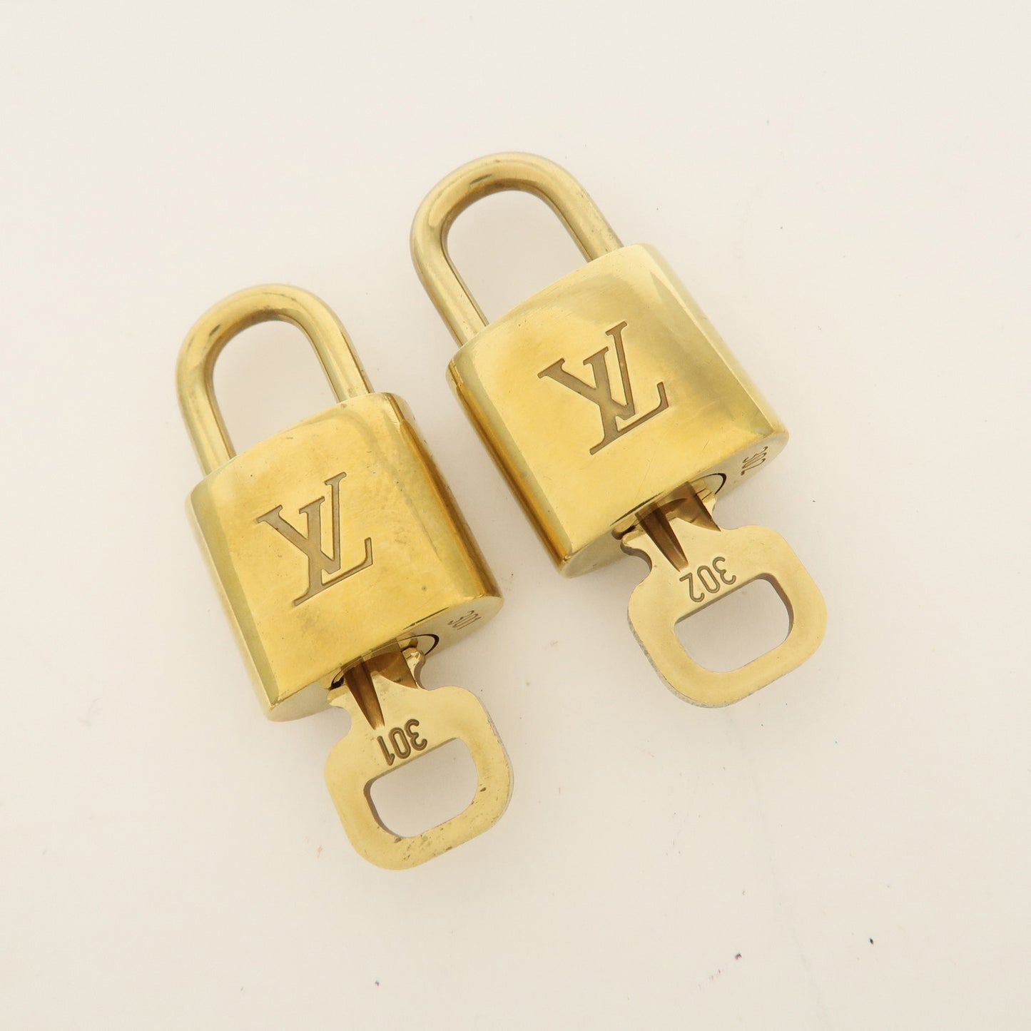 Louis Vuitton Set of 10 Lock & Key Cadena Key Lock Gold