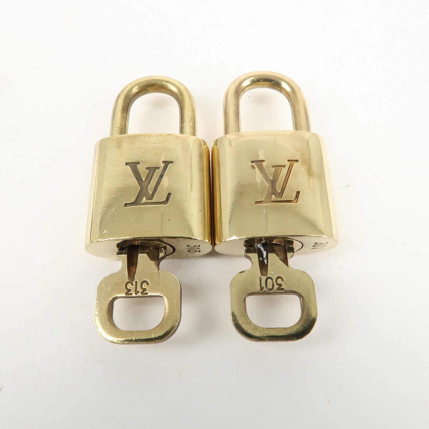 Louis Vuitton Set of 10 Lock & Key Cadena Key Lock Gold