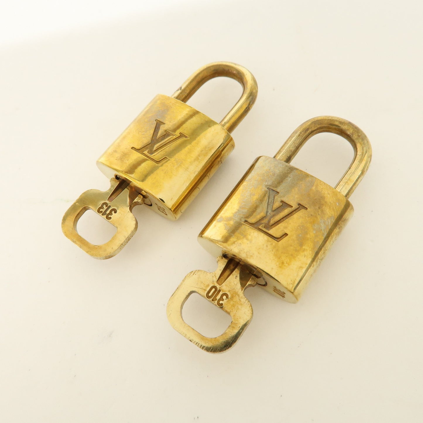 Louis Vuitton Set of 10 Lock & Key Cadena Key Lock Gold