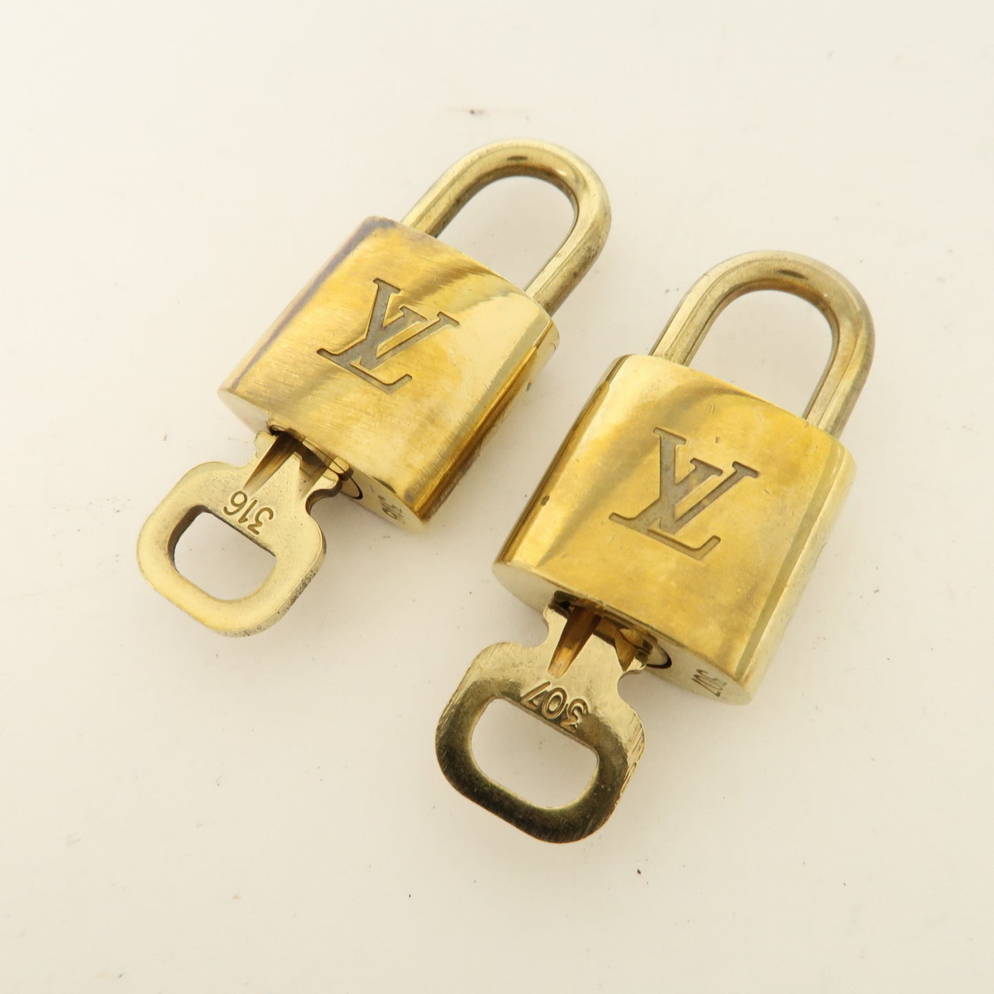 Louis Vuitton Set of 10 Lock & Key Cadena Key Lock Gold