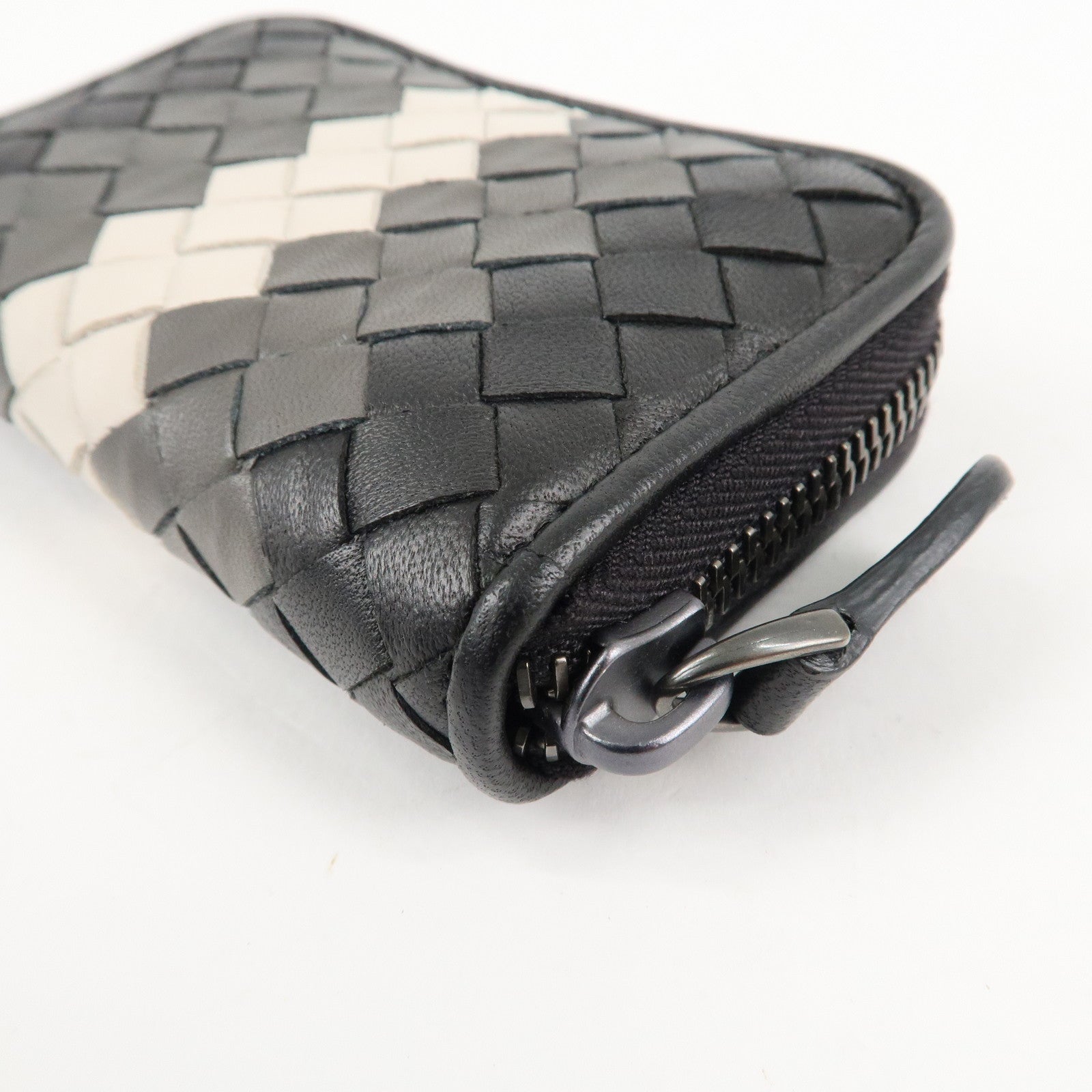 BOTTEGA VENETA Intrecciato Leather Round Coin Case