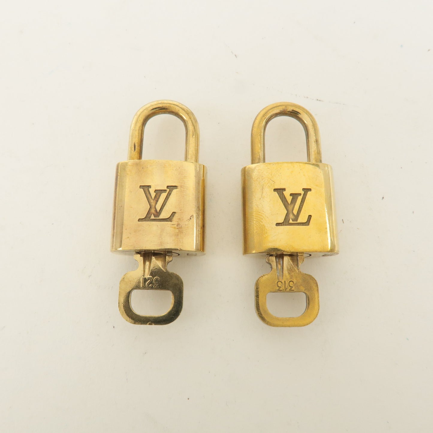 Louis Vuitton Set of 10 Lock & Key Cadena Key Lock Gold