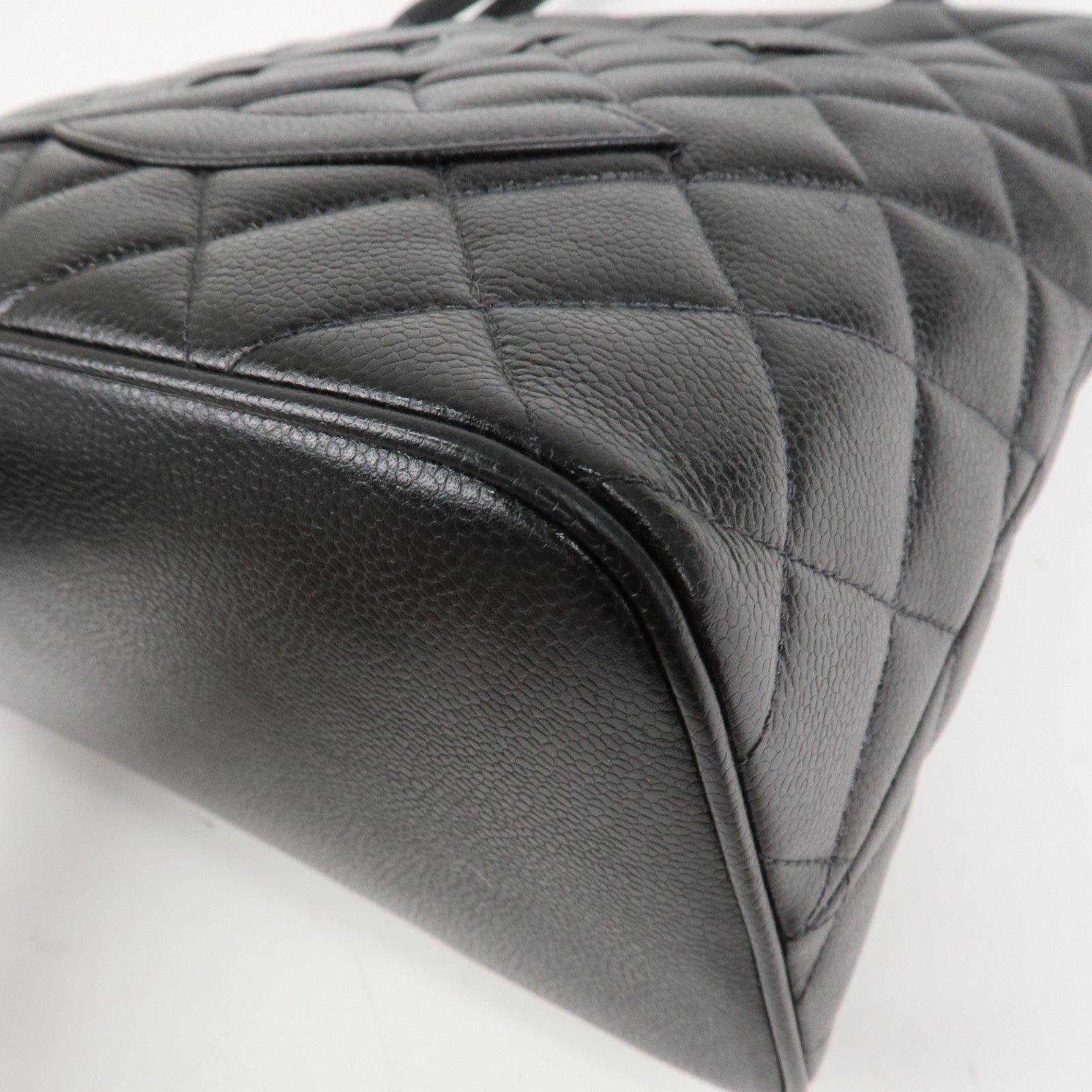 CHANEL Matelasse Caviar Skin Medalion Tote Bag Hand Bag A01804 Used