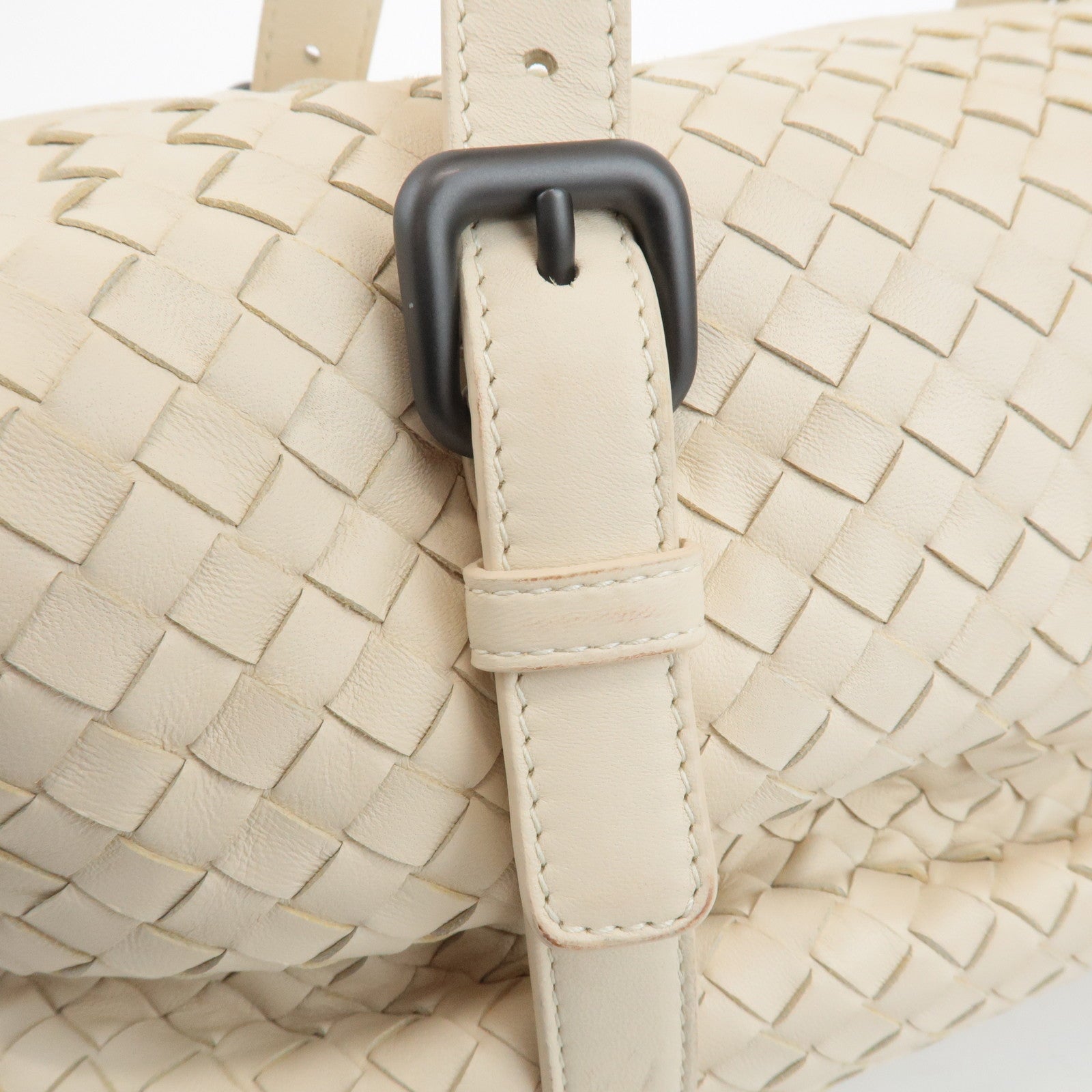 BOTTEGA VENETA Intrecciato Leather Montaigne Boston Bag Ivory