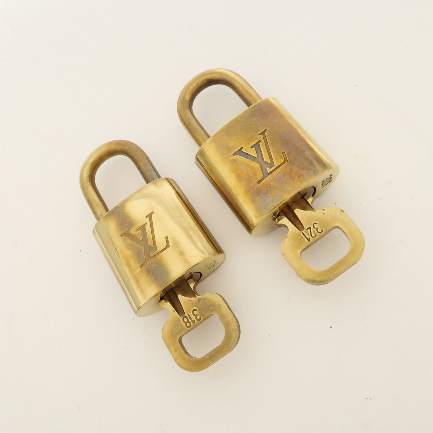 Louis Vuitton Set of 10 Lock & Key Cadena Key Lock Gold