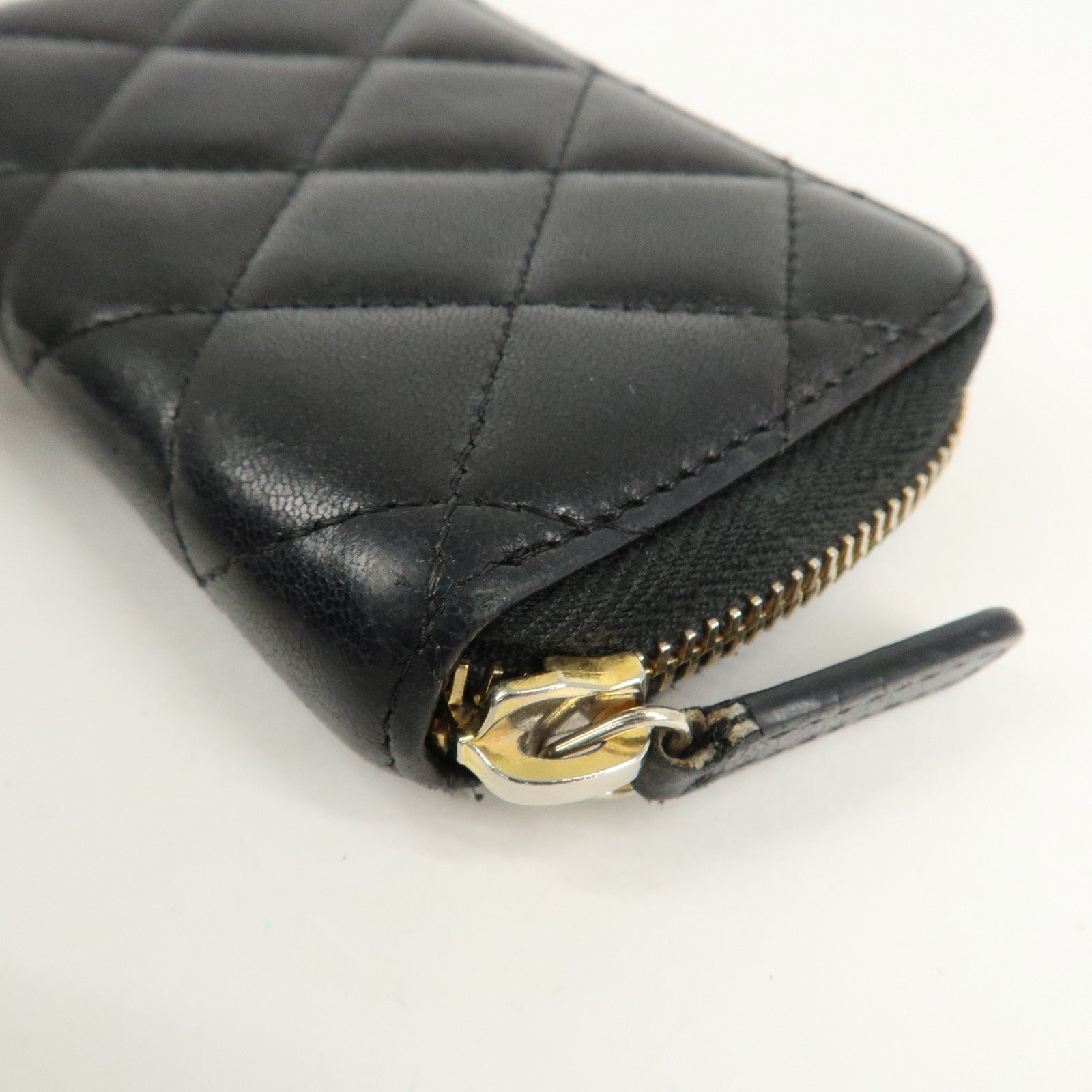 CHANEL Matelasse Lamb Skin Zip Around Coin Case Black A69271 Used
