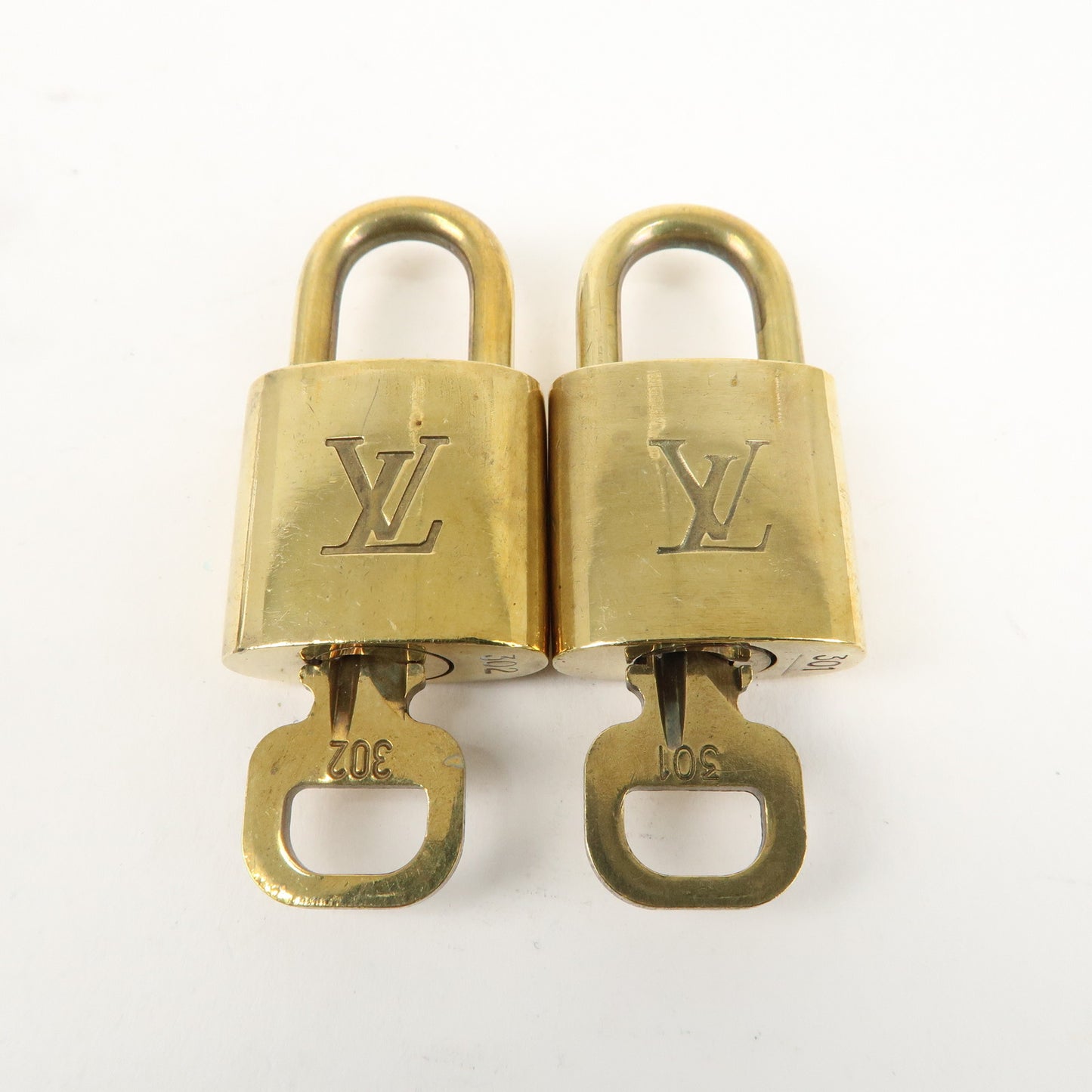 Louis Vuitton Set of 10 Lock & Key Cadena Key Lock Gold