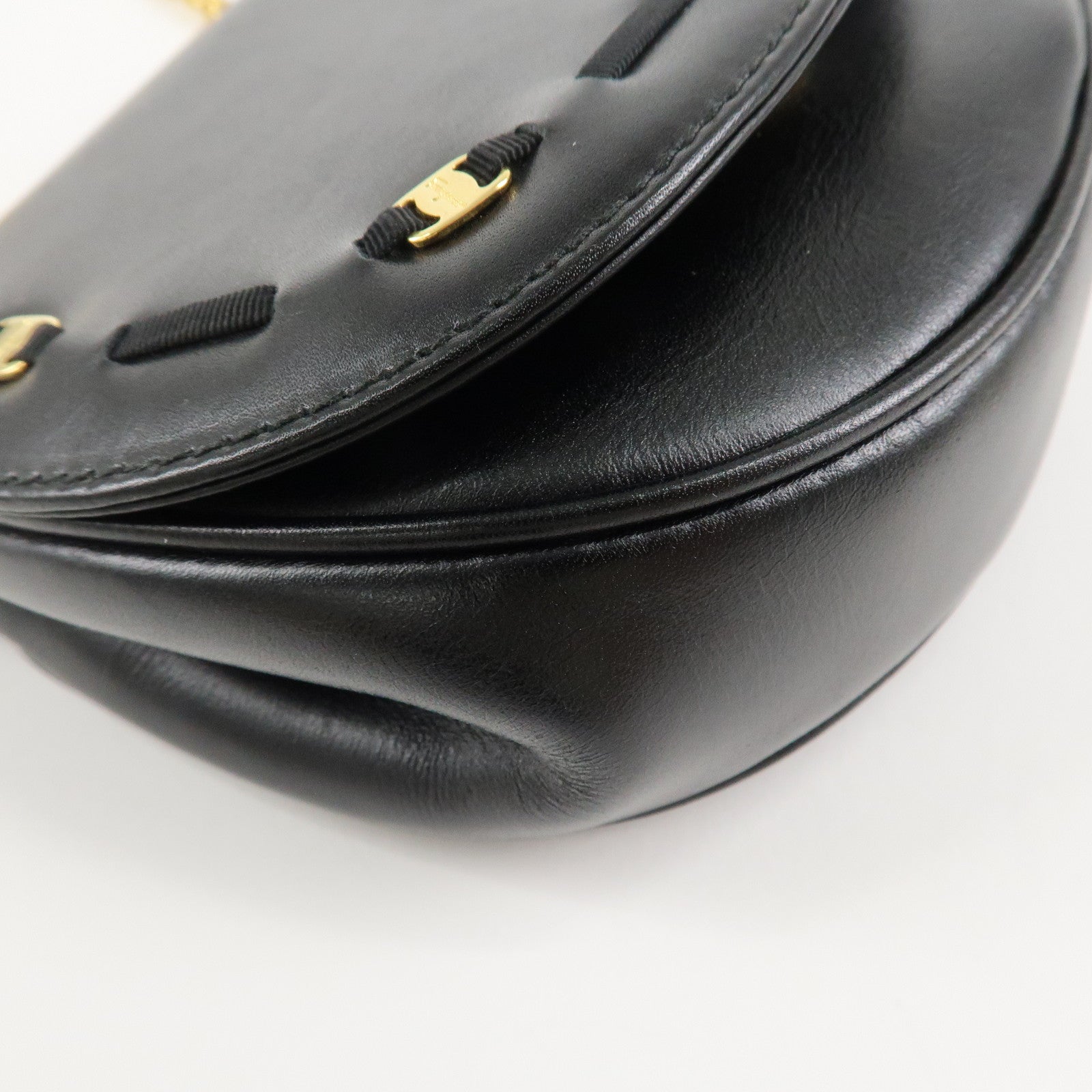 Ferragamo Varra Leather Chain Shouder Bag Gold Chain Black Used