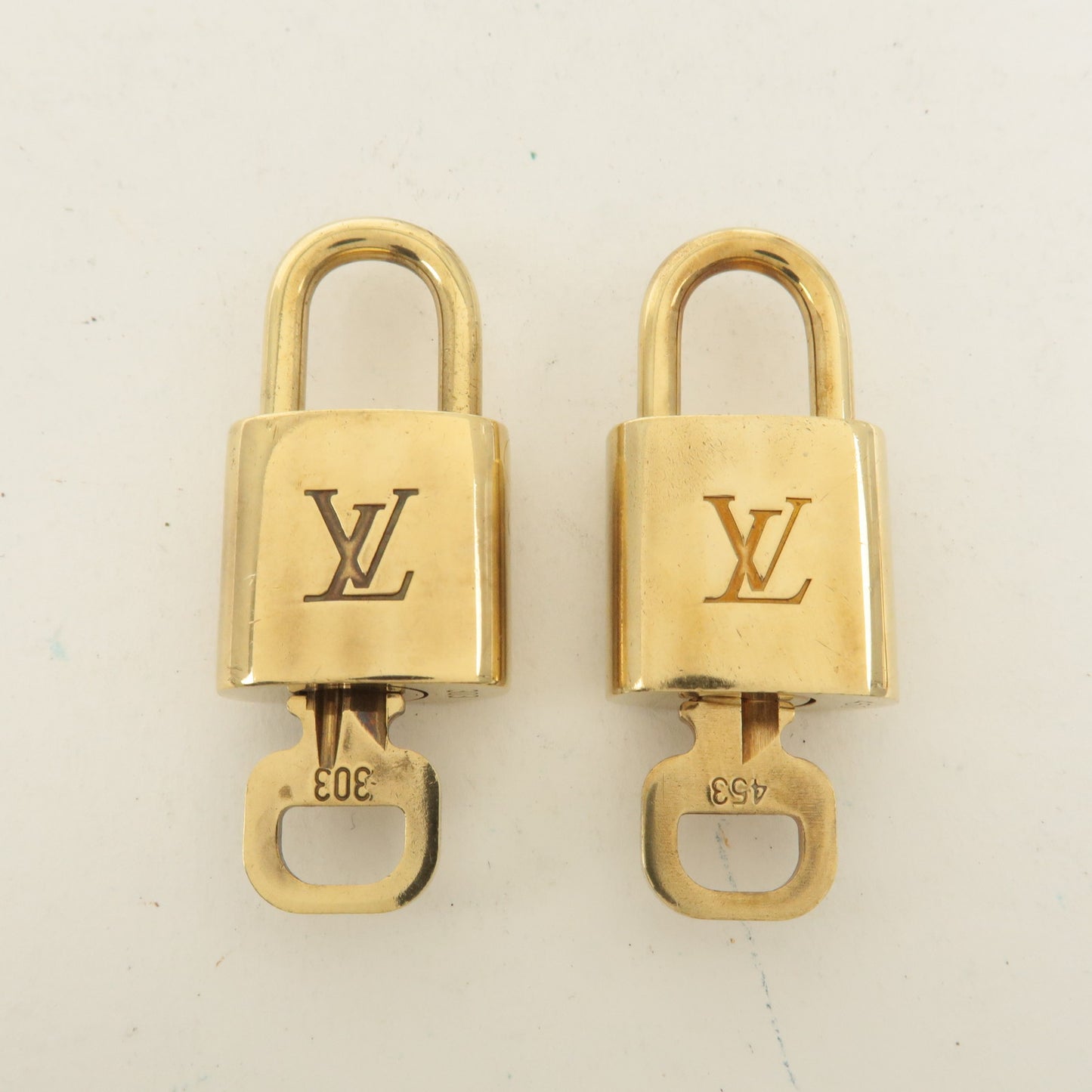 Louis Vuitton Set of 10 Lock & Key Cadena Key Lock Gold