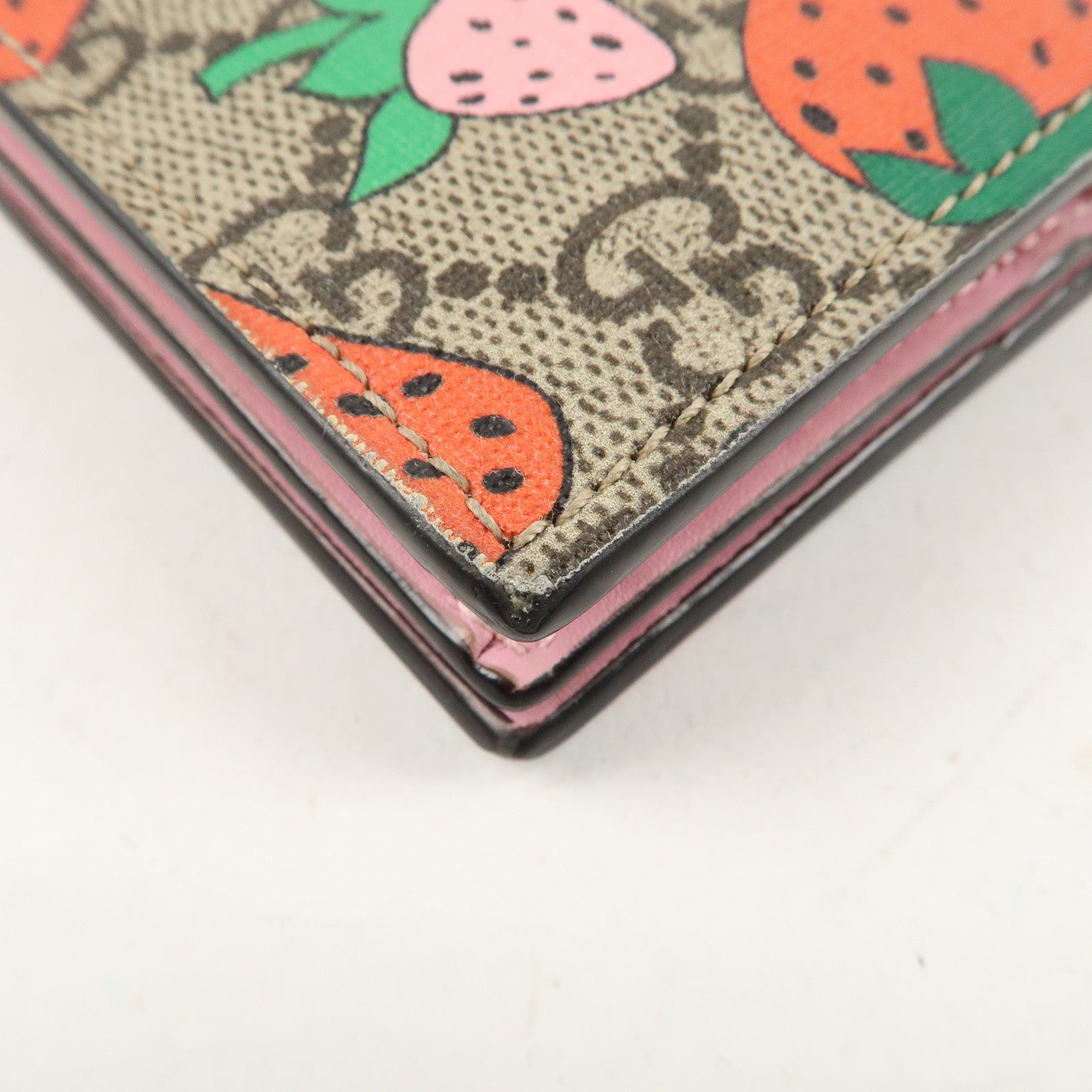 GUCCI GG Supreme Leather Strawberry Print Bi-fold Wallet 573839