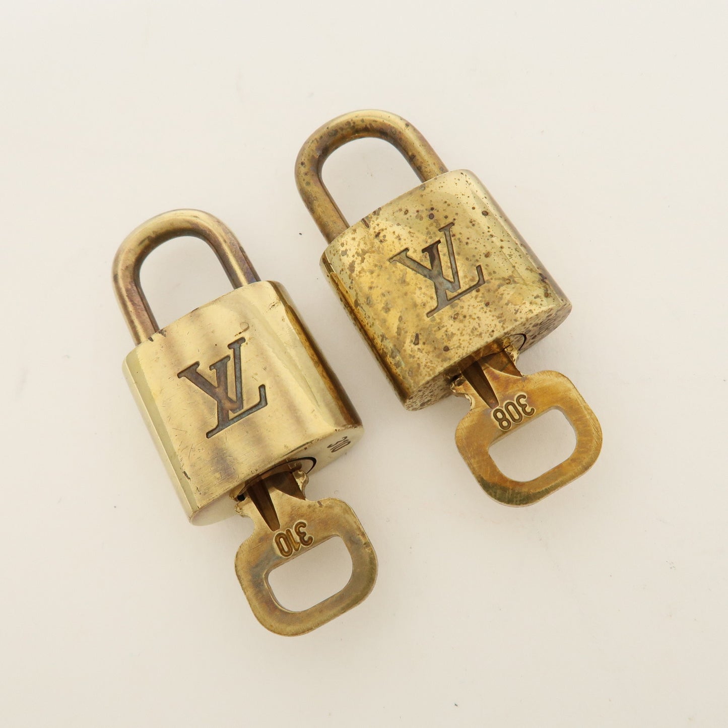 Louis Vuitton Set of 10 Lock & Key Cadena Key Lock Gold